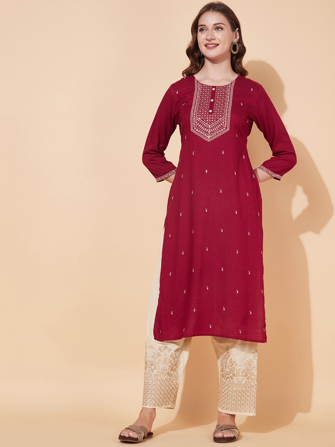 

FASHOR Women Maroon Embroidered Keyhole Neck Flared Sleeves Kurta