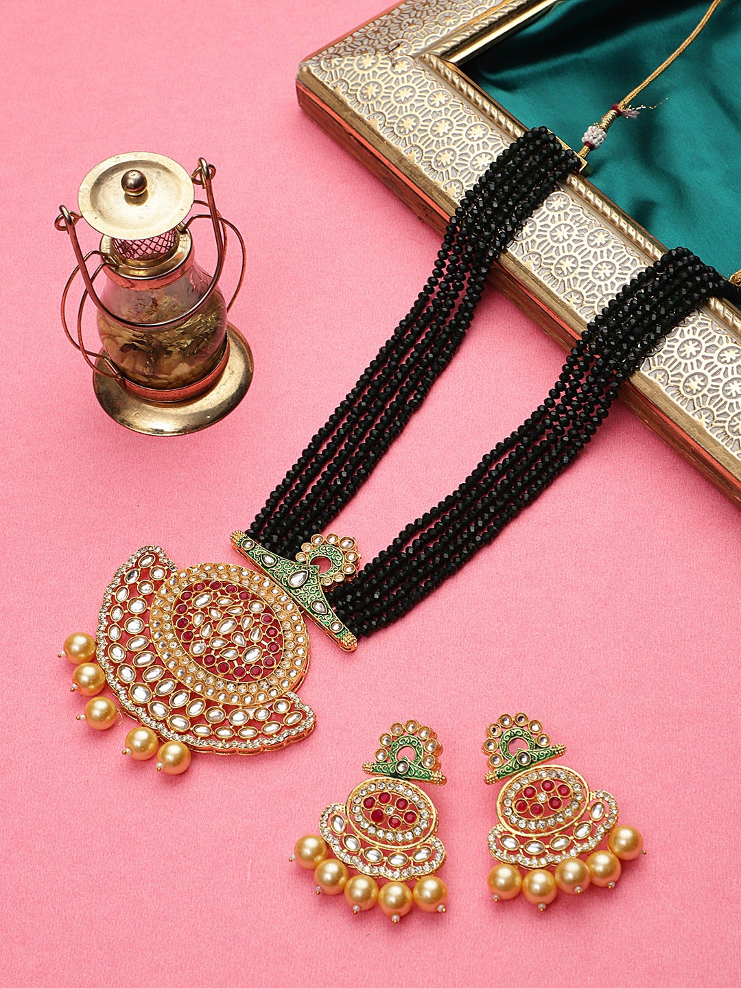 

STEORRA JEWELS Gold-Plated & White Kundan-Studded & Pearl Beaded Jewellery Set