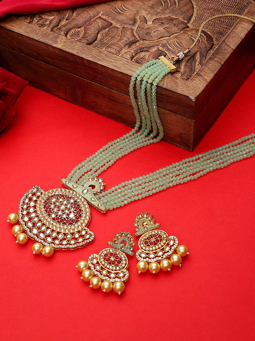 

STEORRA JEWELS Gold-Plated & Green Kundan-Studded & Pearl Beaded Jewellery Set