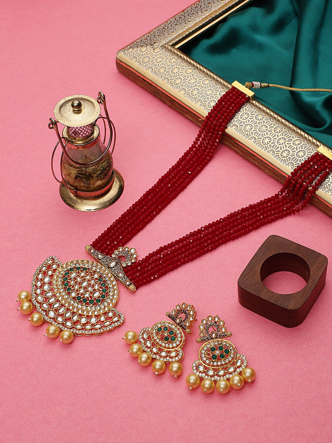 

STEORRA JEWELS Gold-Plated & White Kundan-Studded & Pearl Beaded Jewellery Set