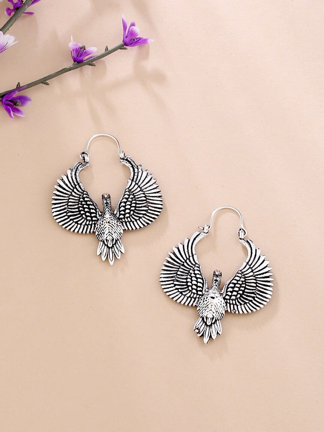

kashwini Silver-Toned Classic Eagle Shape Hoop Earrings
