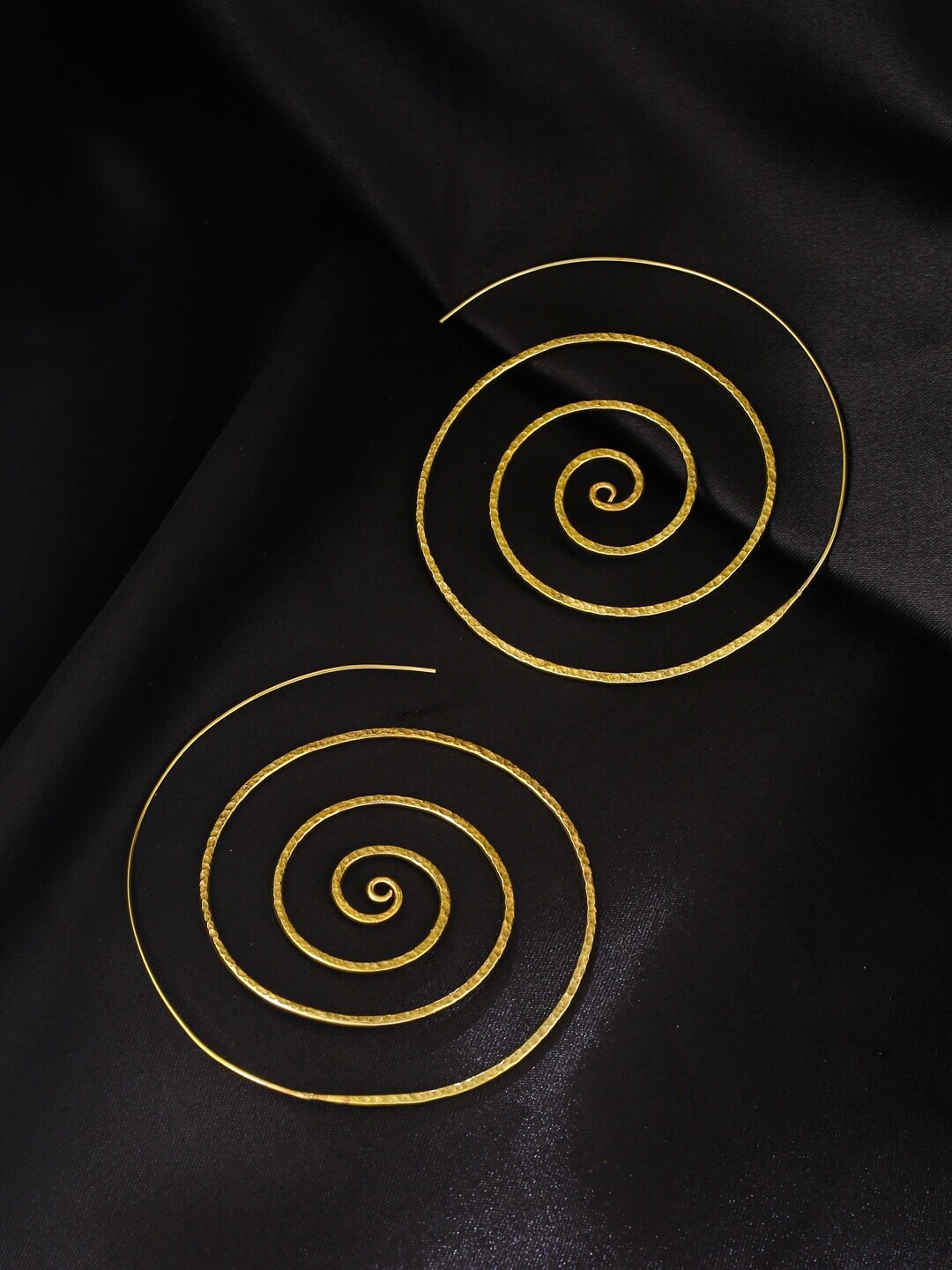 

kashwini Gold-Toned Contemporary Studs Earrings