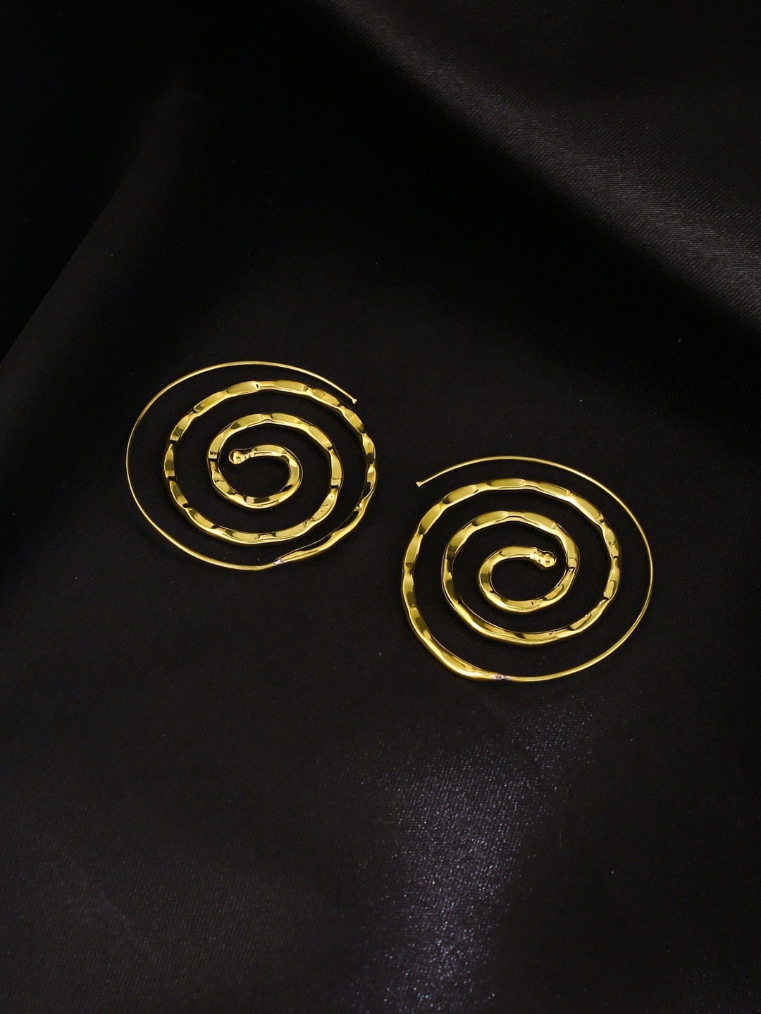

kashwini Gold-Toned Contemporary Drop Earrings