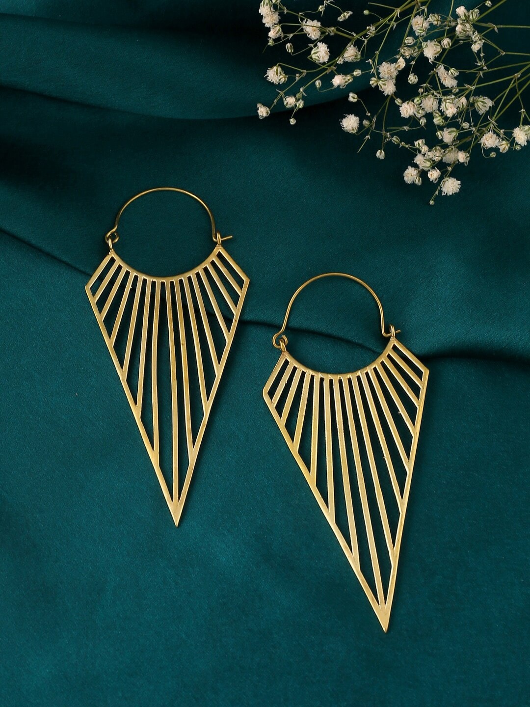 

kashwini Gold-Toned Contemporary Drop Earrings