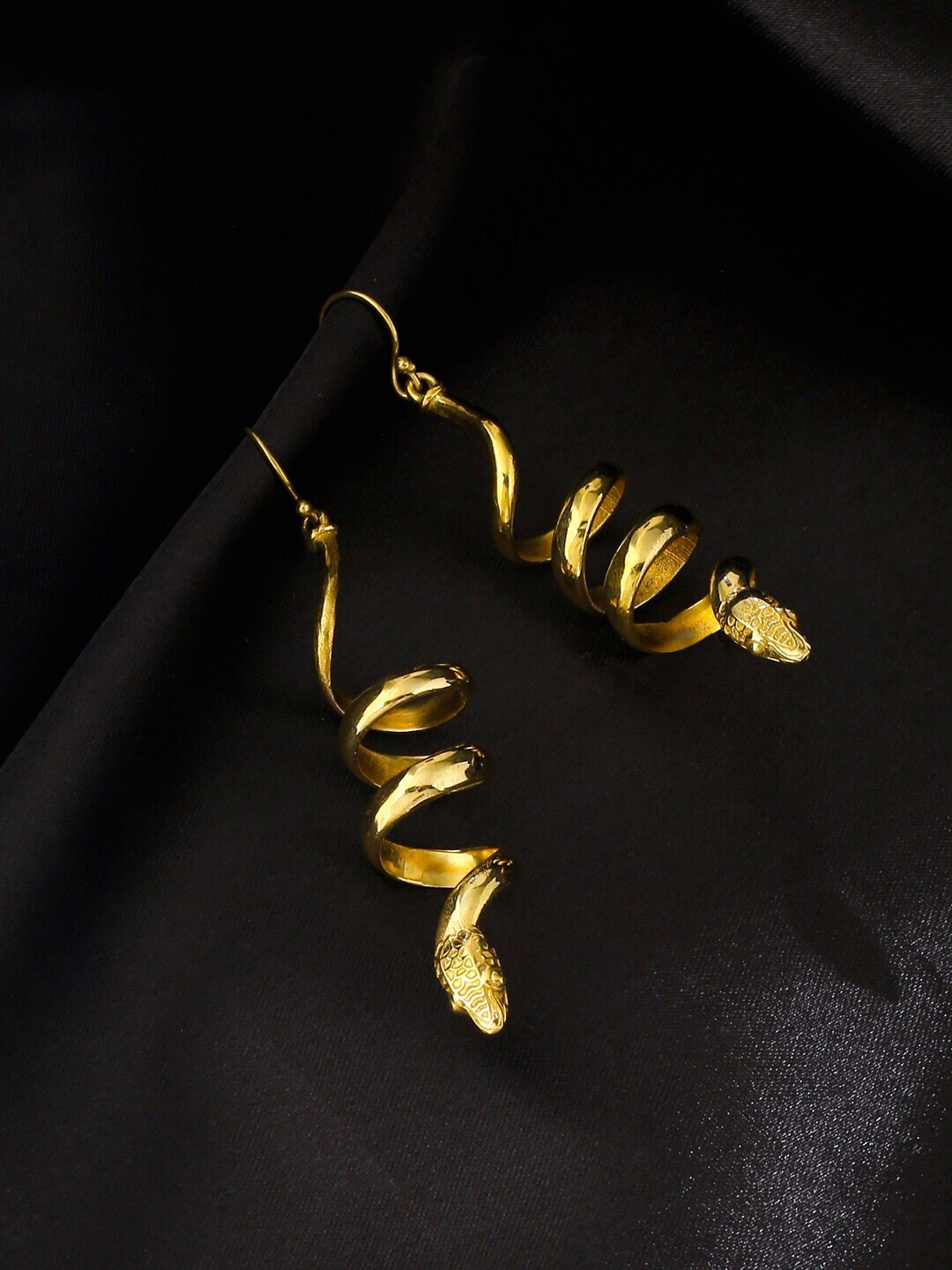 

kashwini Gold-Toned Contemporary Drop Earrings