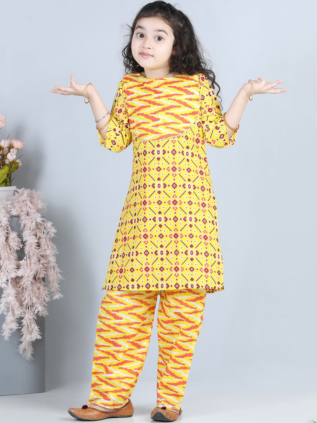 

ADIVA Girls Yellow Floral Printed Kurti with Palazzos