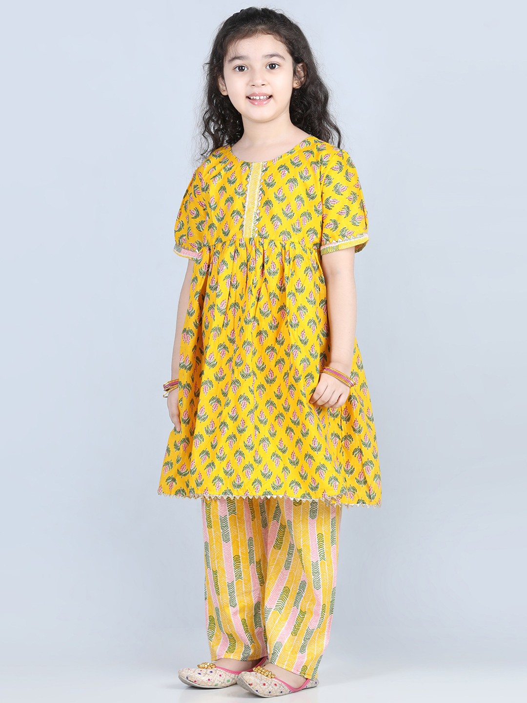 

ADIVA Girls Yellow Floral Printed Pleated Kurta with Palazzos