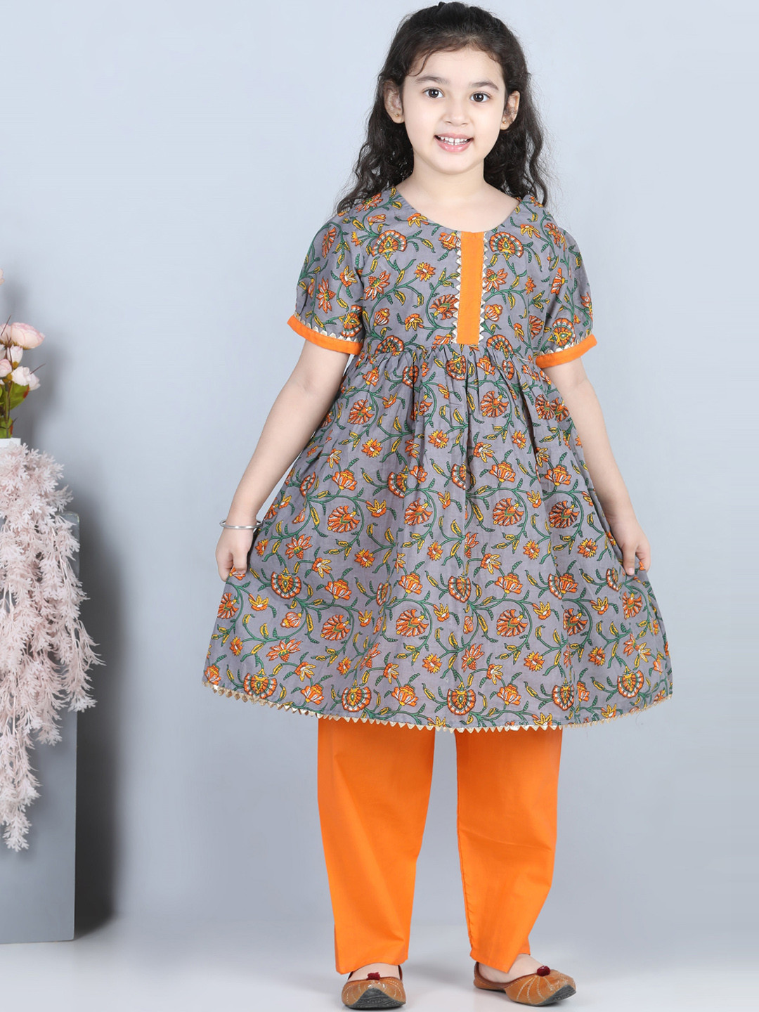 

ADIVA Girls Grey Floral Printed Pleated Kurta with Palazzos