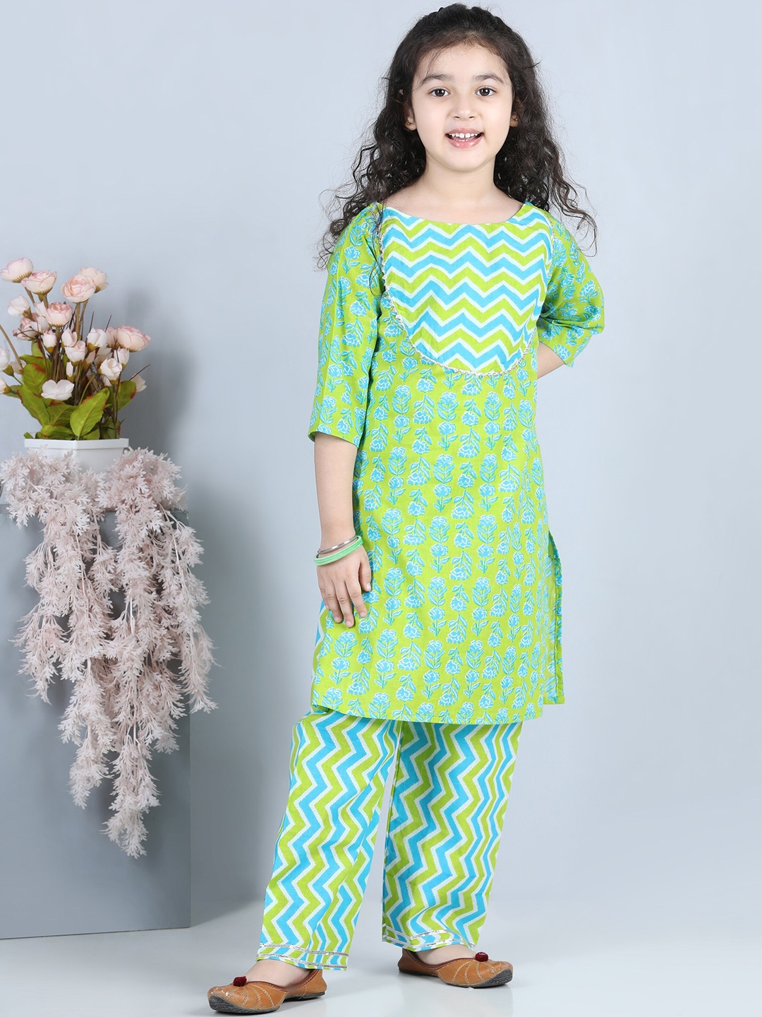 

ADIVA Girls Green Floral Printed Empire Kurta with Palazzos