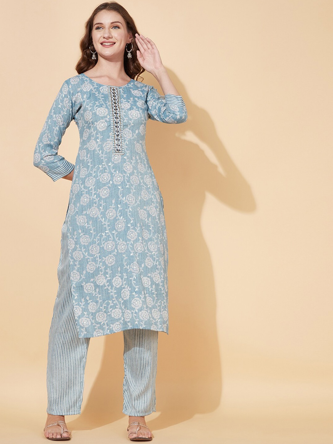 

FASHOR Women Blue Floral Printed Beads and Stones Kurti with Trousers