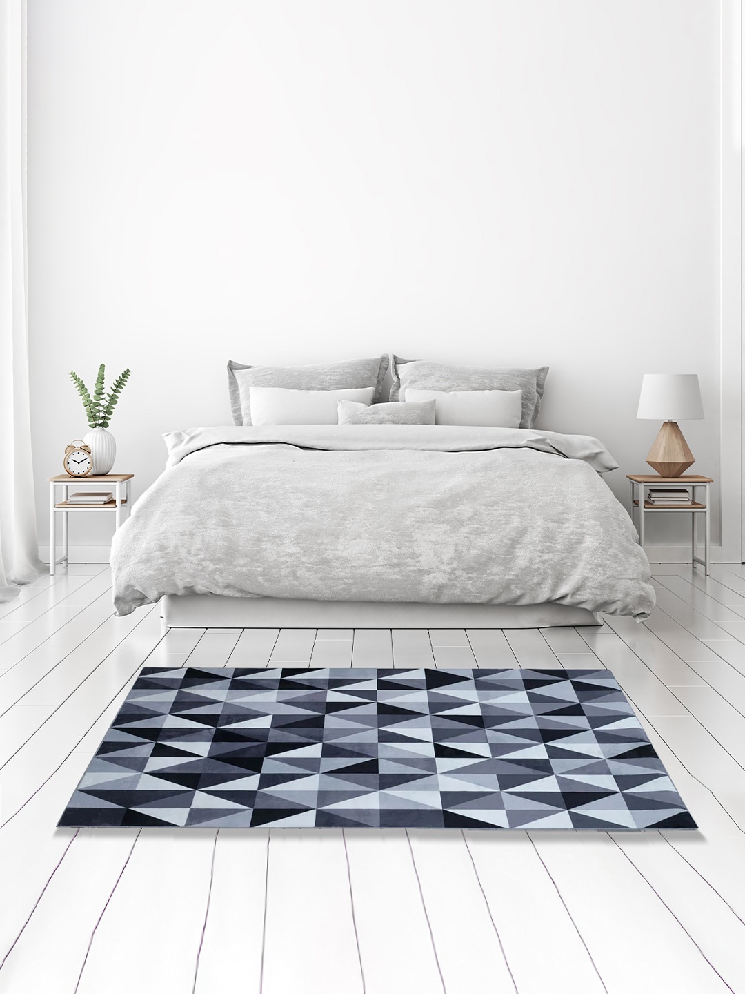 

Athome by Nilkamal Black & White Triangles Printed Anti-Skid Rectangular Carpet