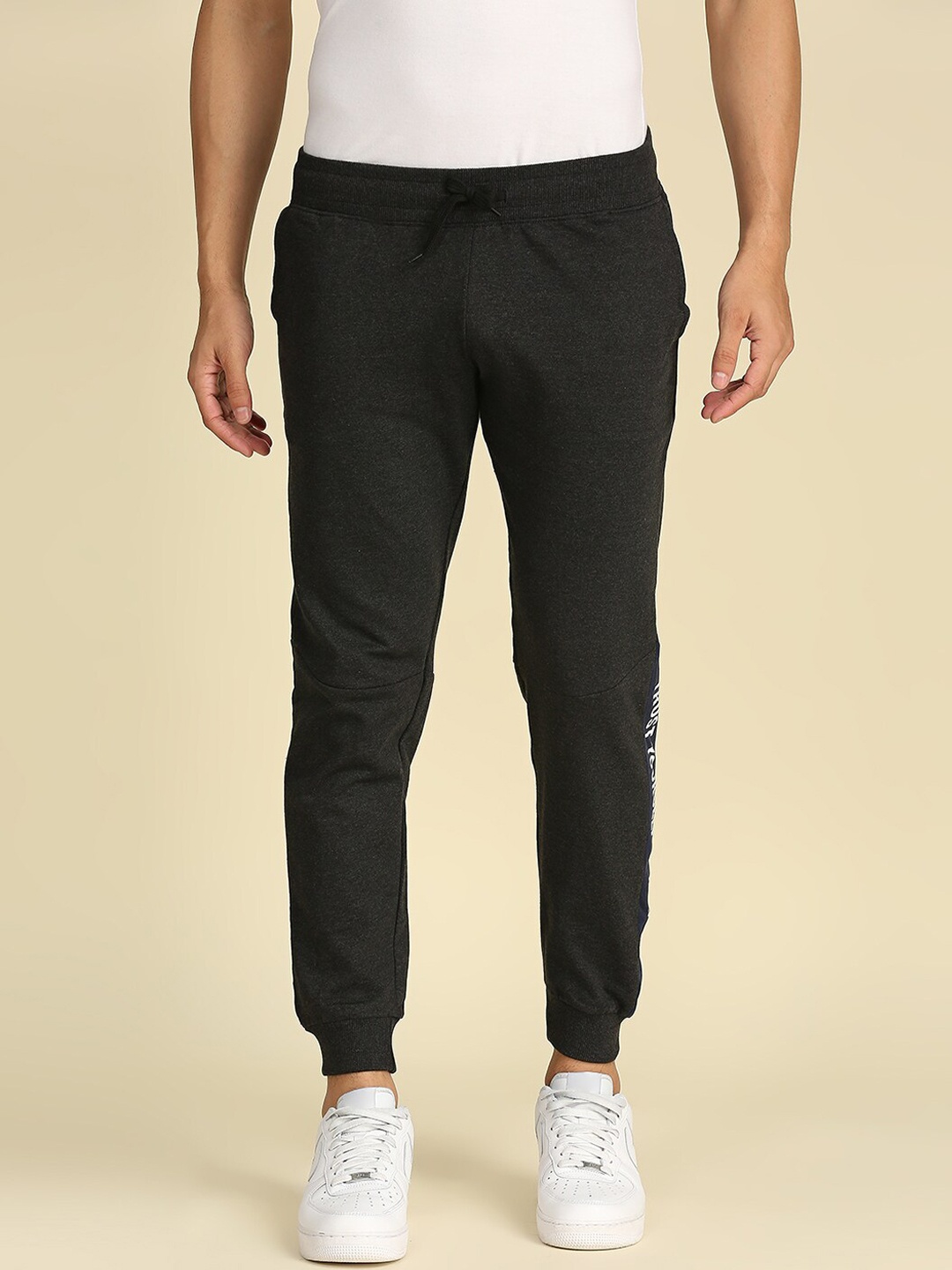 

High Star Men Charcoal Grey Solid Slim Fit Joggers