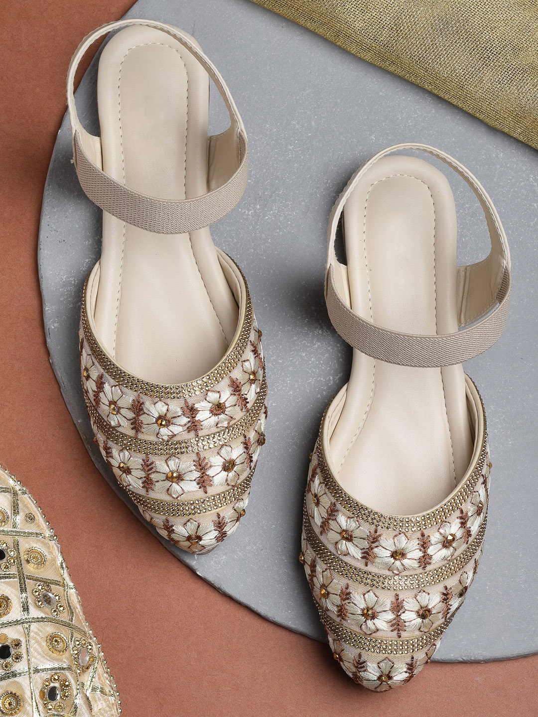 

AROOM Women Cream-Coloured Ballerinas Flats Pointed Toe Flats