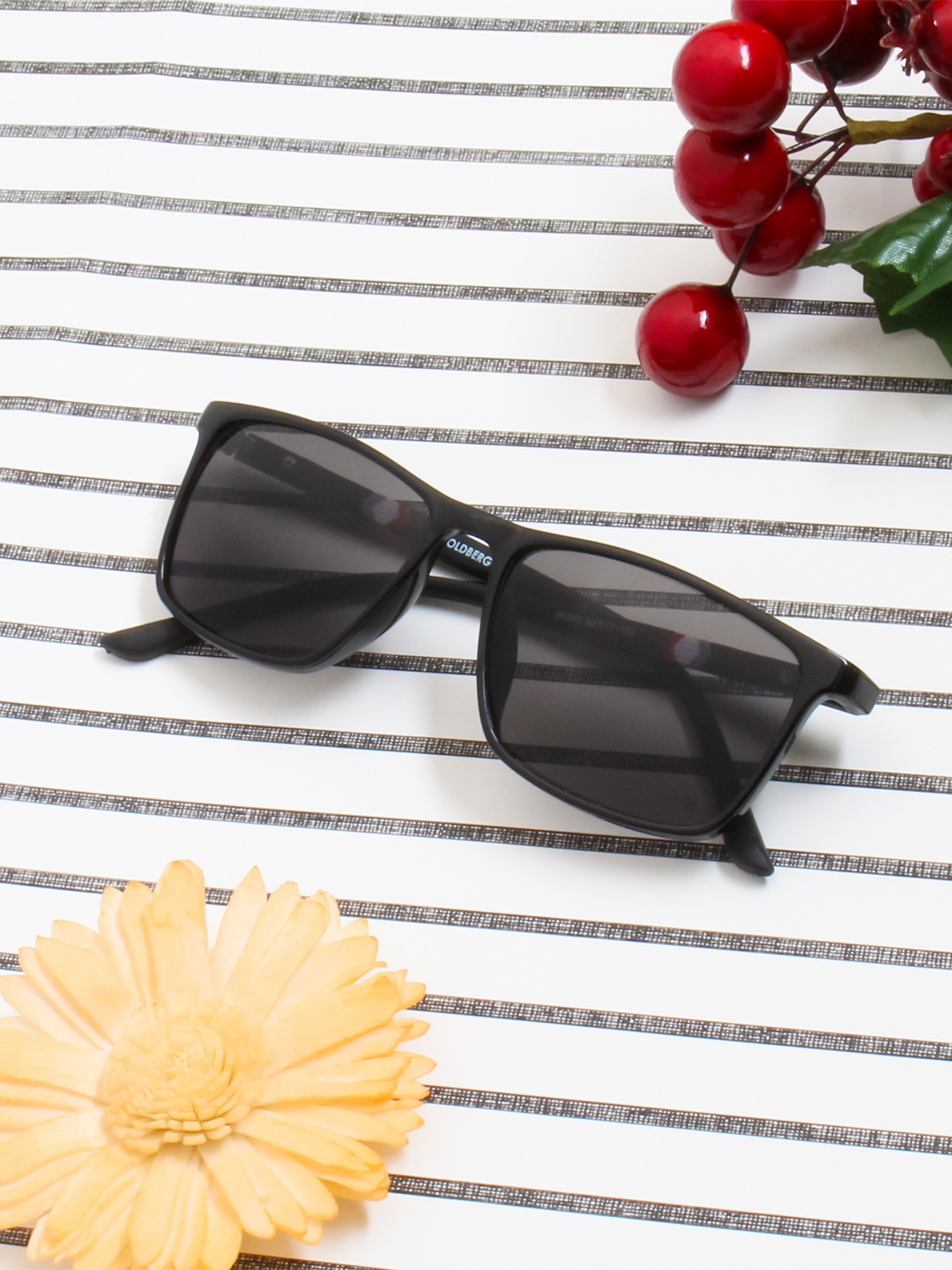 

Gold Berg Unisex Grey Lens & Black Wayfarer Sunglasses with UV Protected Lens