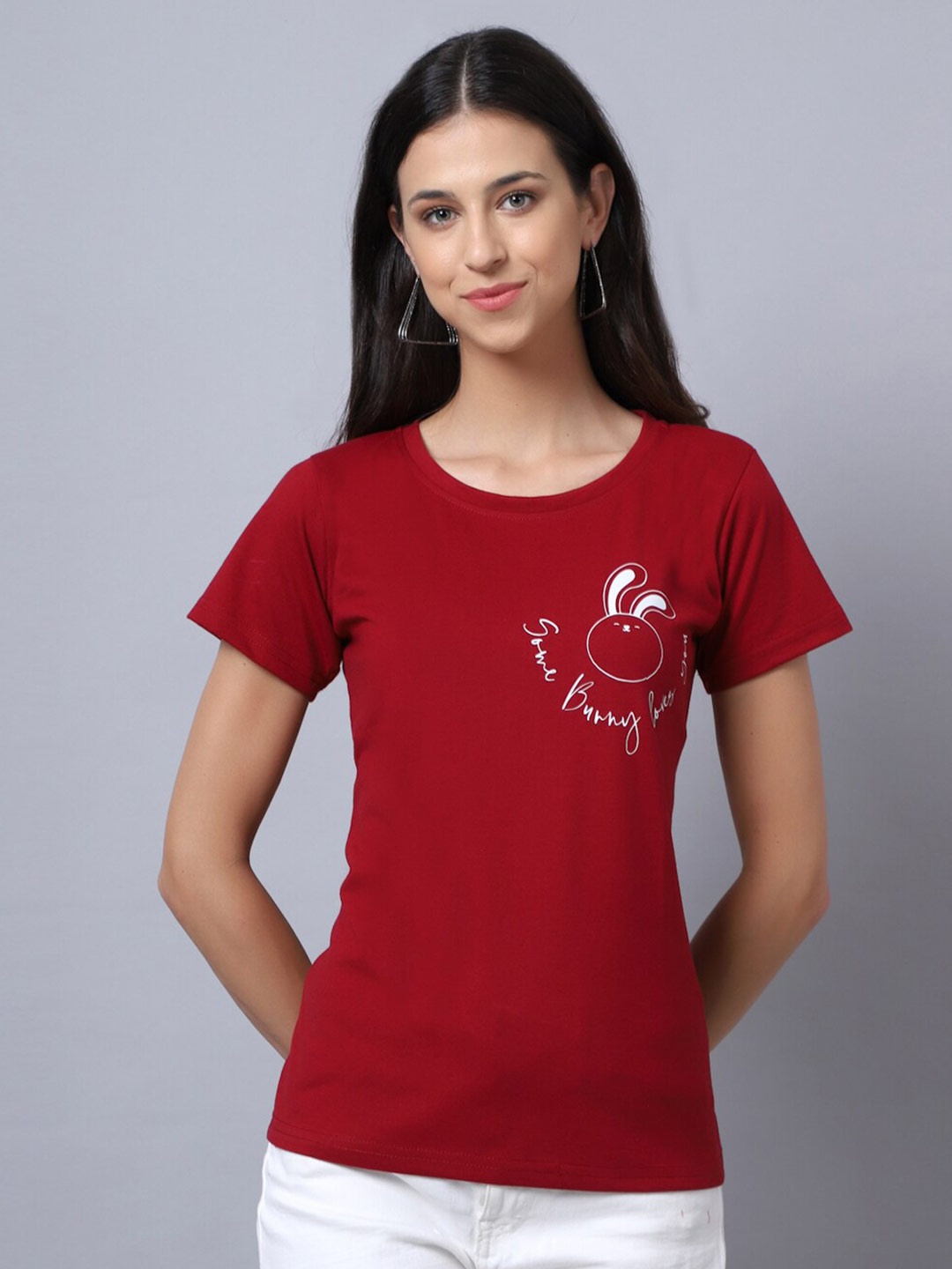 

UnaOne Women Maroon Printed Slim Fit Cotton T-shirt