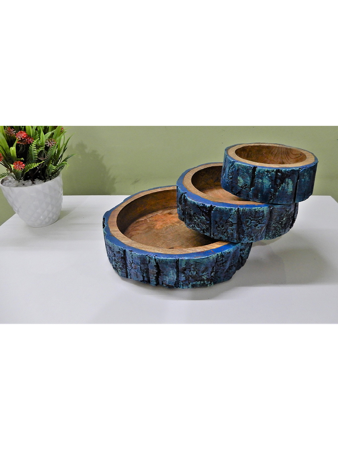 

Disoo Fashions Set of 3 Blue Textured Wooden Serving bowl