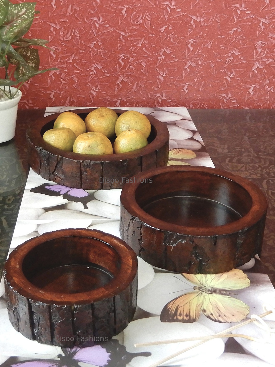 

Disoo Fashions Set of 3 Brown Textured Wooden bowl With Bark Lining