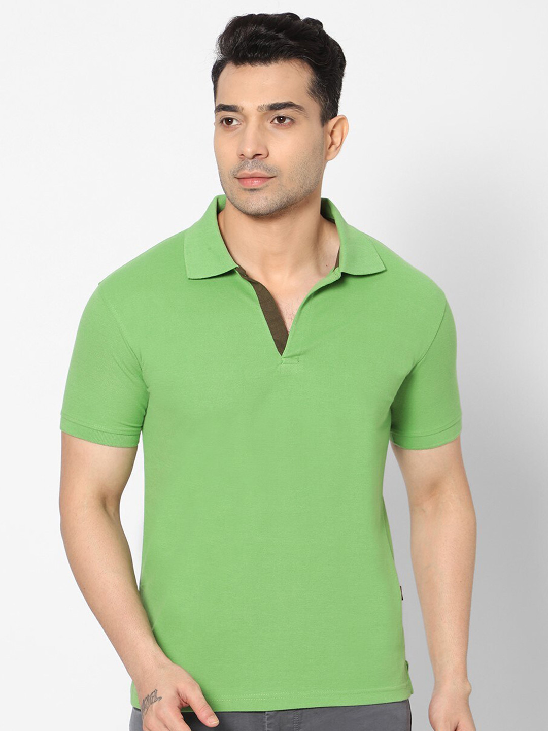 

HJ HASASI Men Green Polo Collar Slim Fit T-shirt