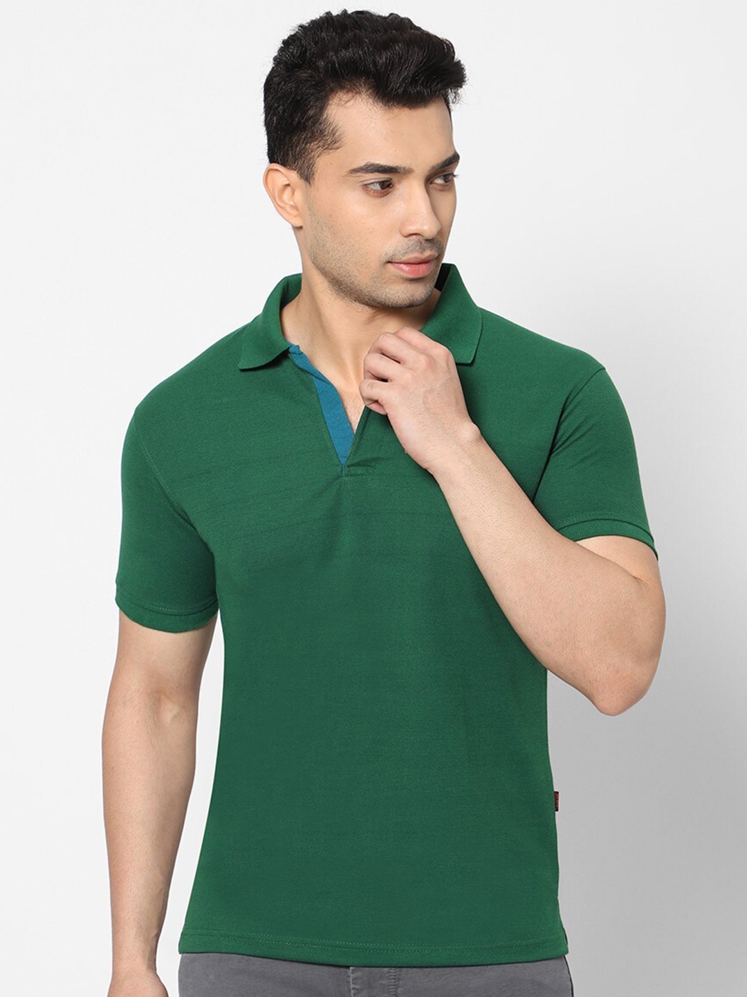 

HJ HASASI Men Green Polo Collar Slim Fit T-shirt