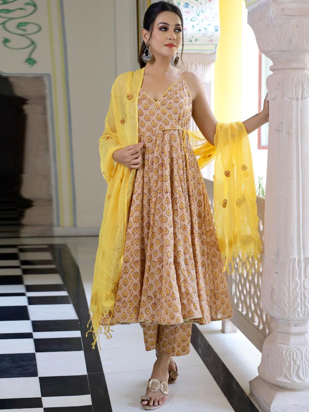 

Baisacrafts Women Beige & Yellow Hand Block Printed Anarkali Kurta with Trouser & Dupatta