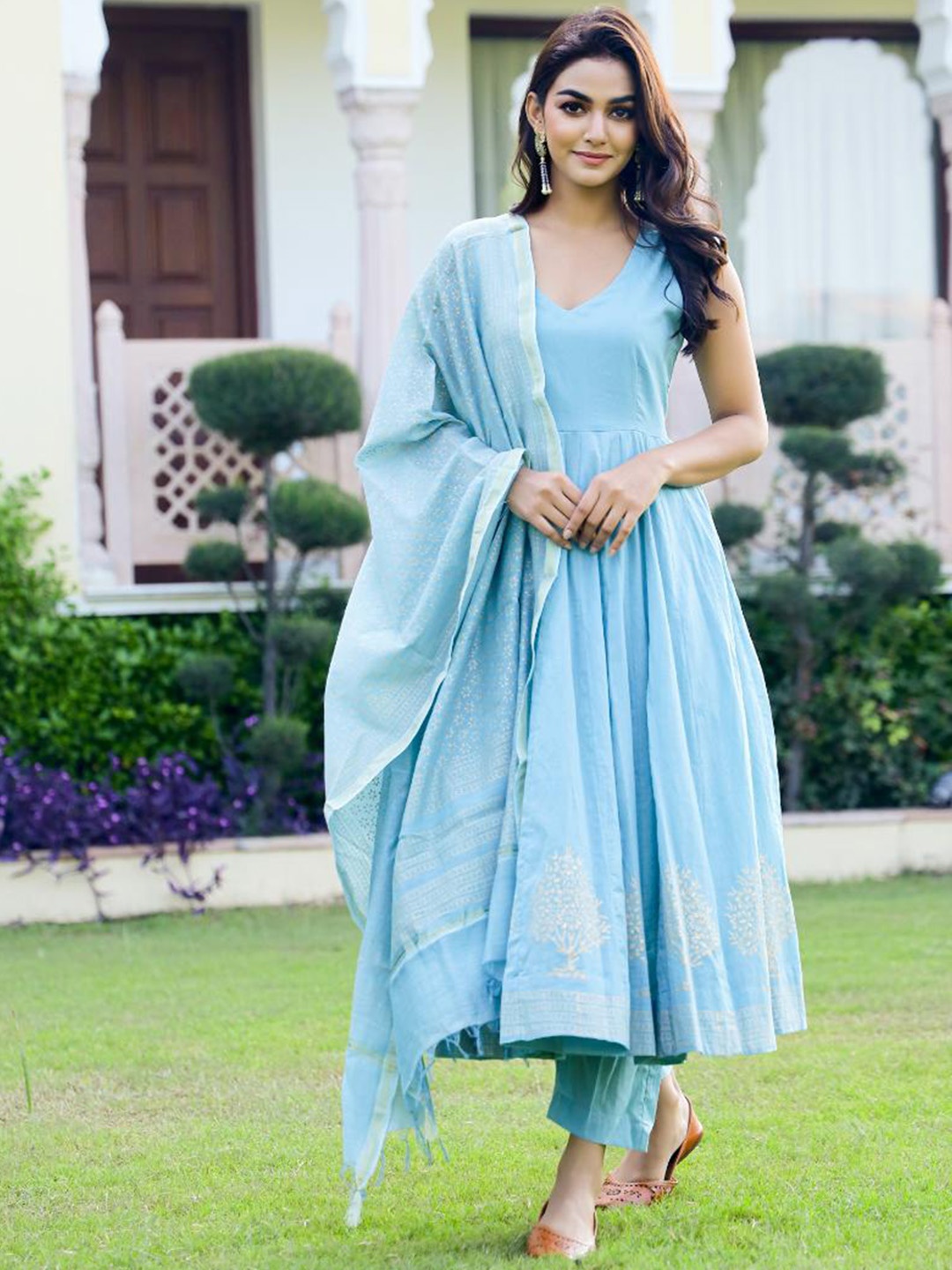 

Baisacrafts Women Blue & Golden Handblock Printed Pure Cotton Kurta with Trouser & Dupatta