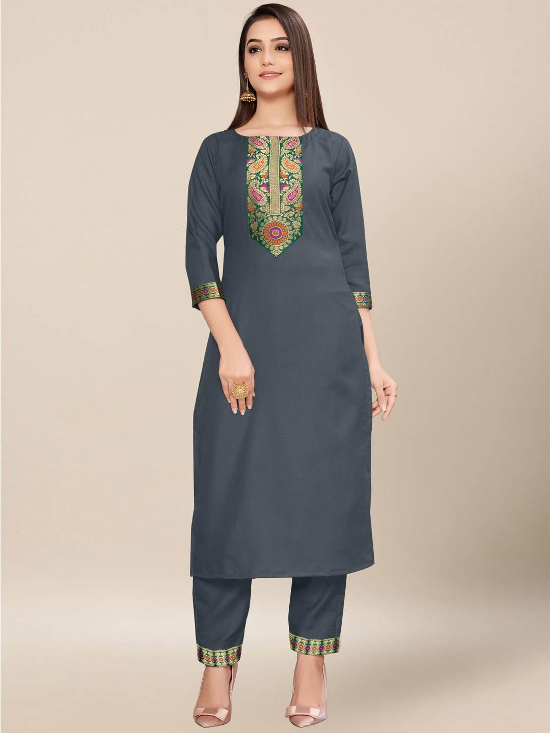 

AYKA CLOTHINGS Women Grey Patchwork Pure Cotton Kurti with Trousers