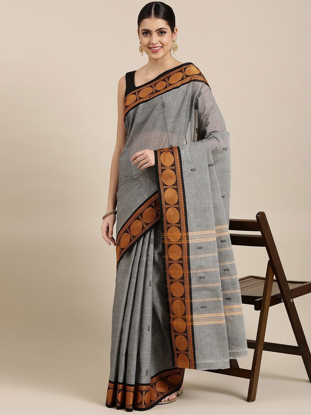 

The Chennai Silks Grey & Gold-Toned Ethnic Motifs Pure Cotton Fusion Chettinad Saree