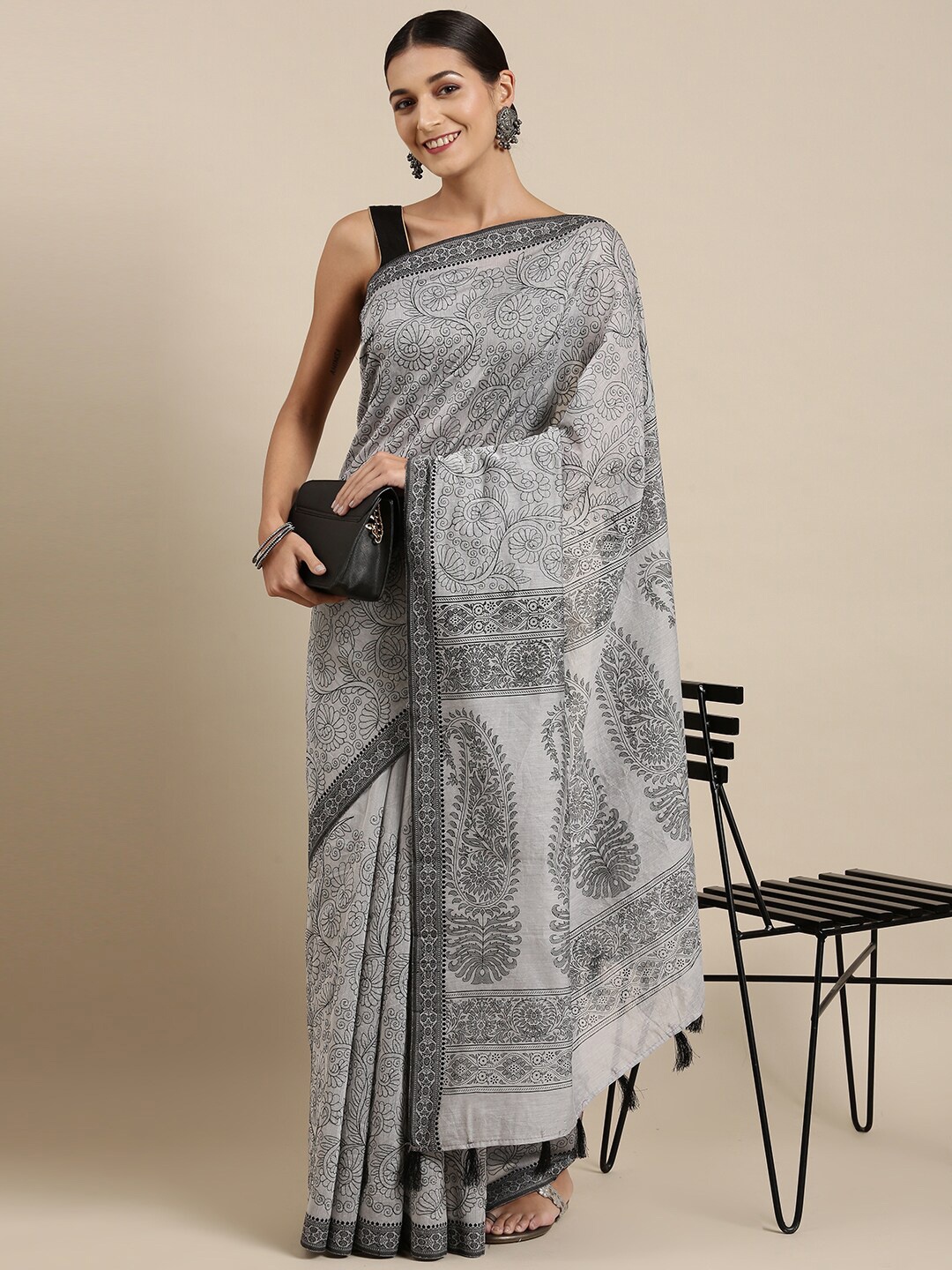 

The Chennai Silks Grey & White Floral Gotta Patti Pure Cotton Fusion Chanderi Saree
