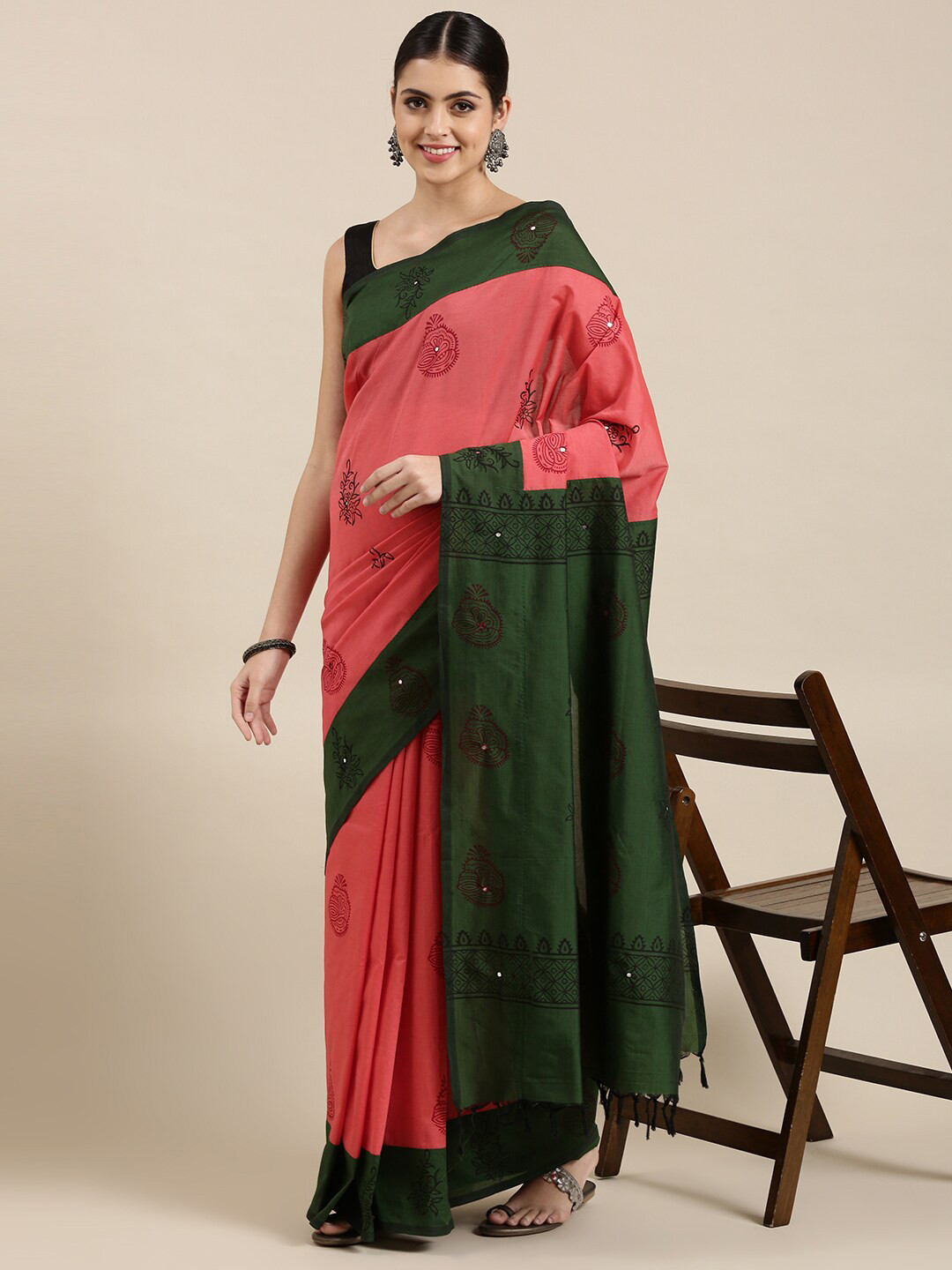 

The Chennai Silks Red & Green Floral Mirror Work Fusion Block Print Saree