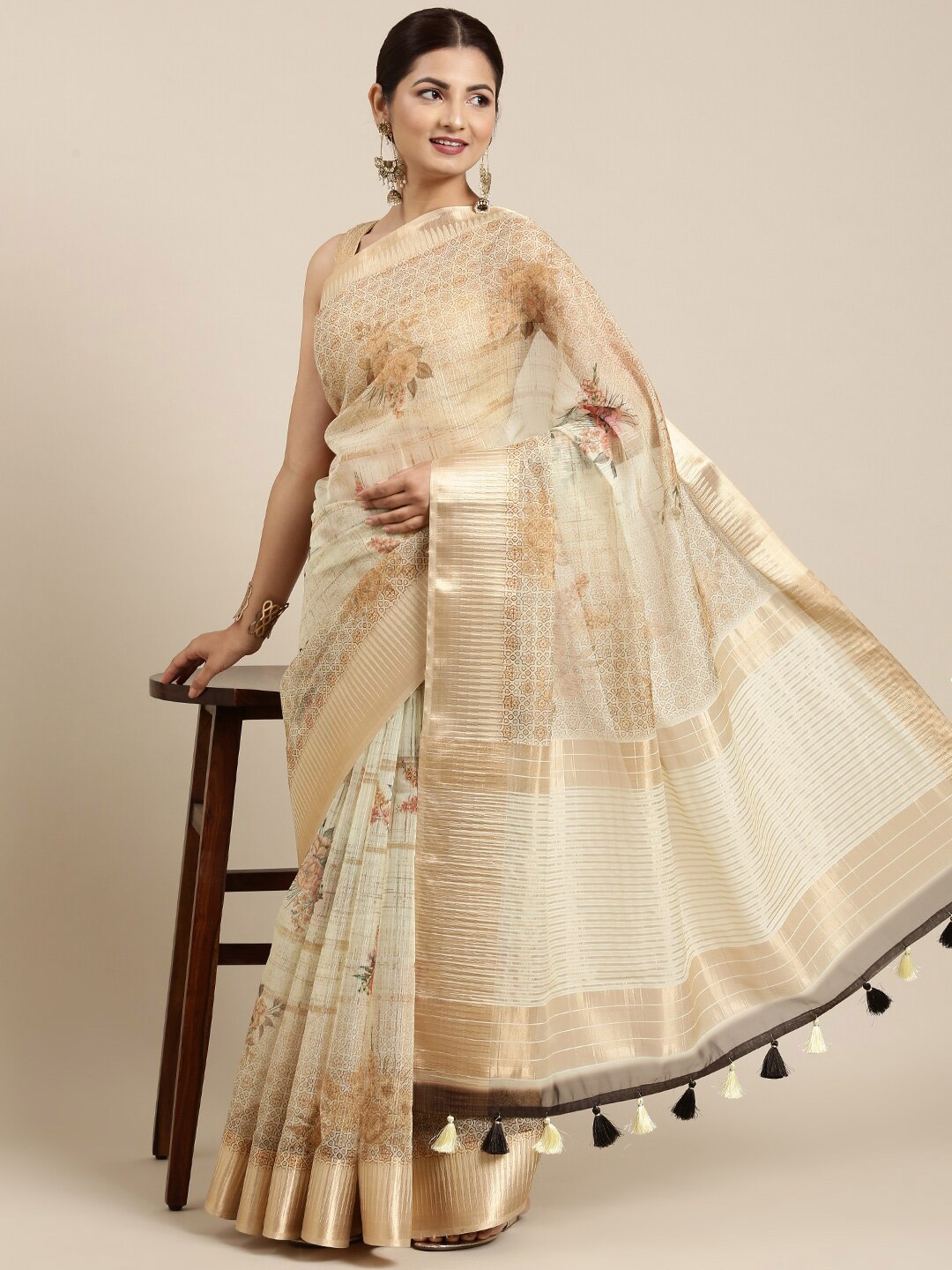 

The Chennai Silks Beige & Gold-Toned Floral Zari Tissue Fusion Banarasi Saree