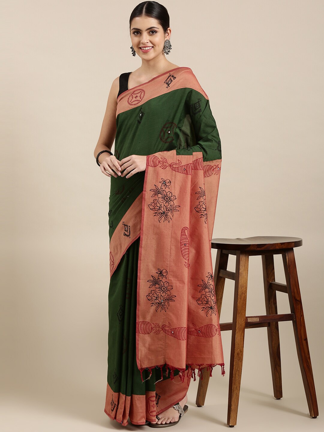 

The Chennai Silks Green & Peach-Coloured Floral Mirror Work Fusion Block Print Saree