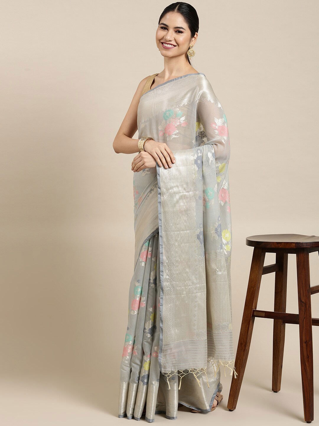 

The Chennai Silks Grey & Silver-Toned Floral Zari Pure Cotton Fusion Chanderi Saree