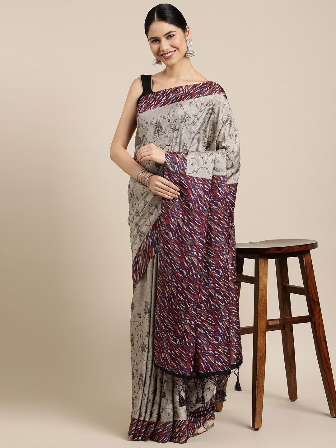 

The Chennai Silks Grey & Red Floral Embroidered Pure Cotton Saree
