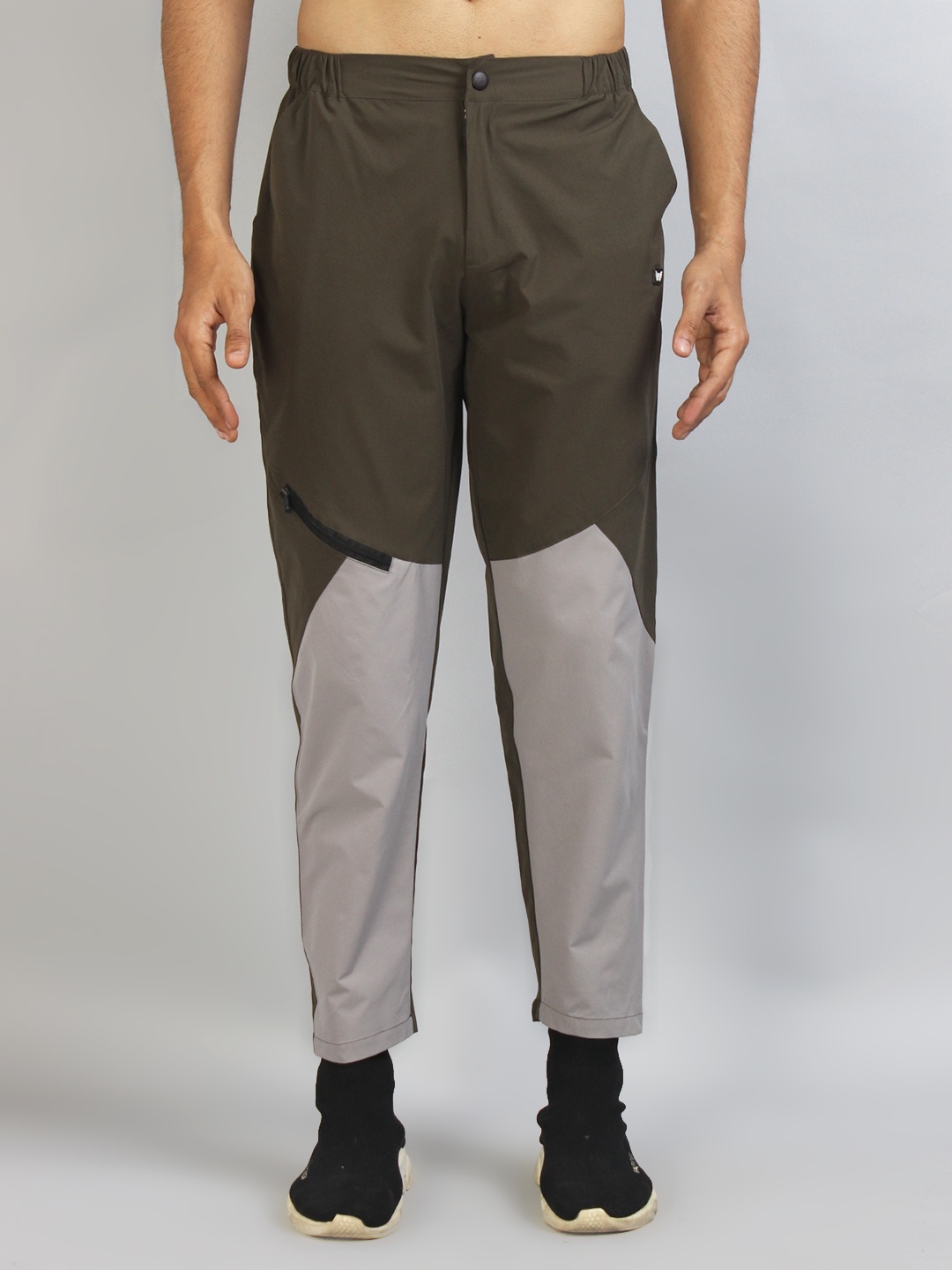 

SIAPA Men Olive Green Original Wrinkle Free Colourblock Cargos Trousers