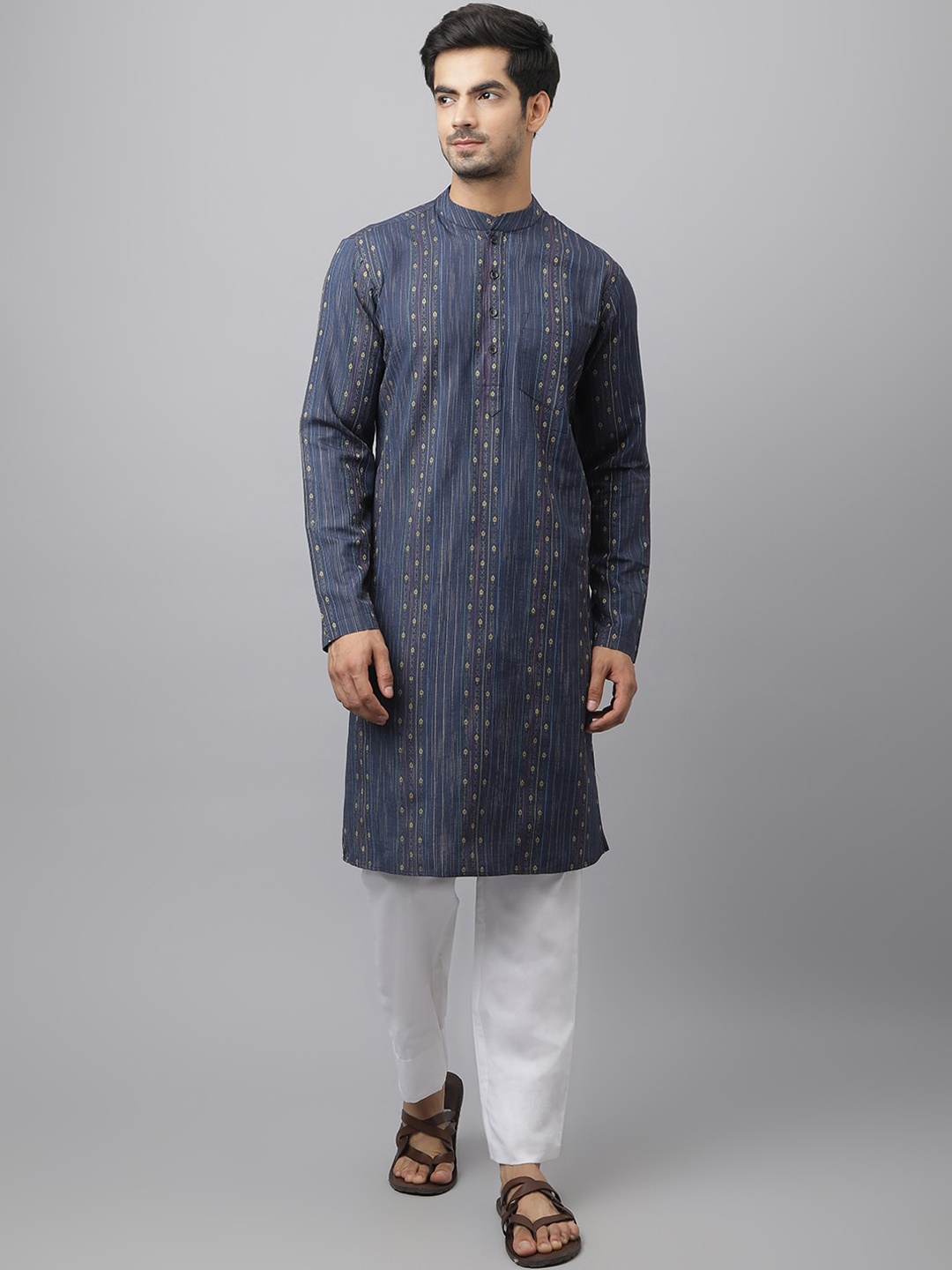 

Waahiba Men Navy Blue Thread Work Kurta