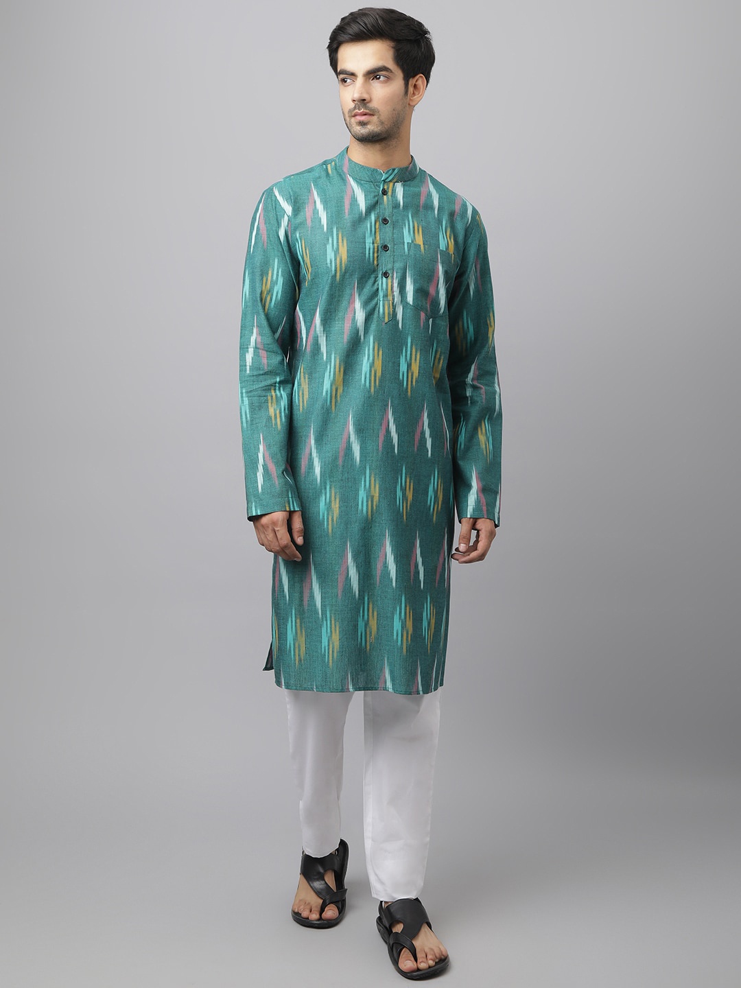 

Waahiba Men Green Geometric Ikat Printed Cotton Kurta