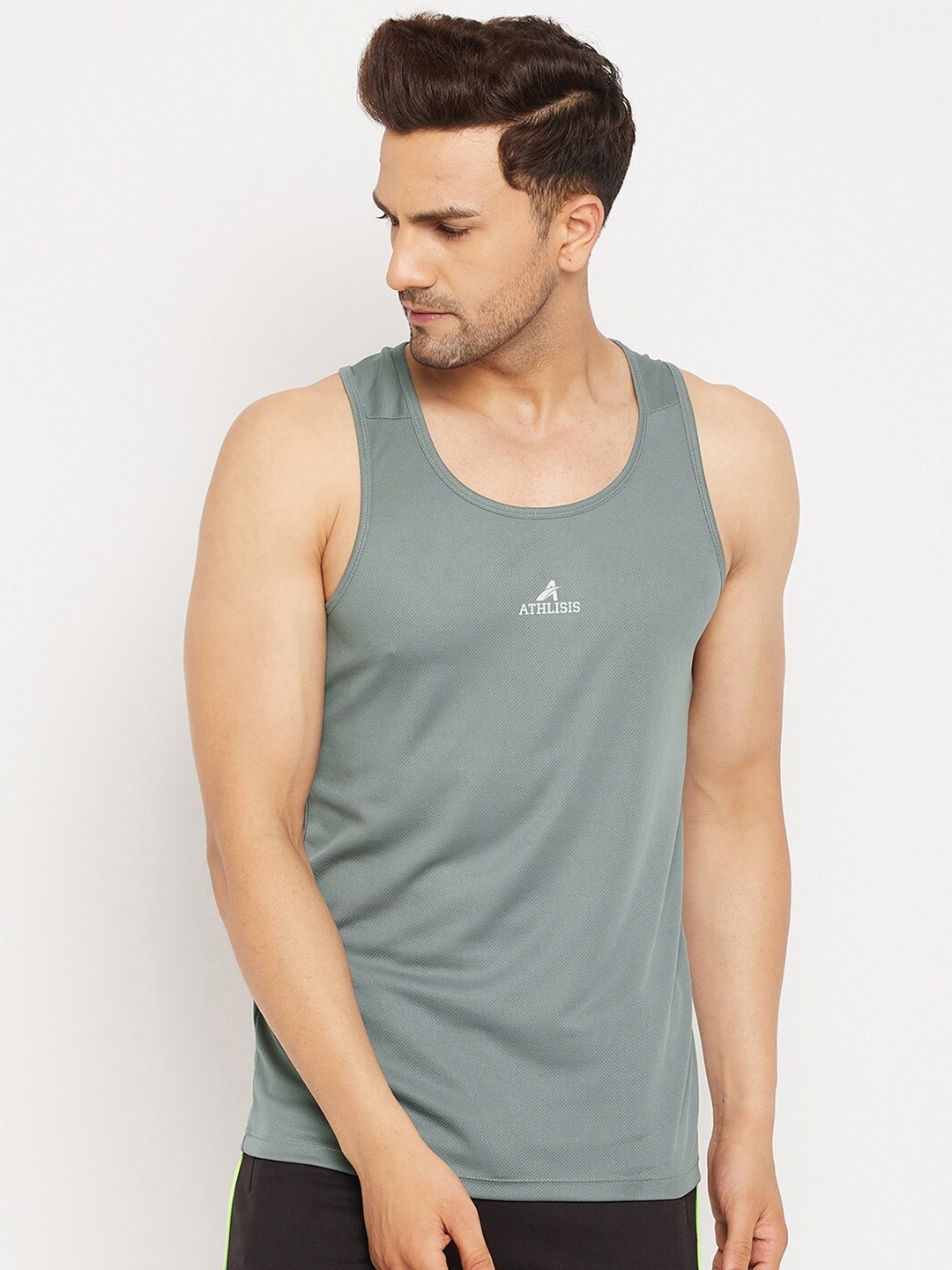 

ATHLISIS Men Grey Typography Sleeveless Slim Fit T-shirt