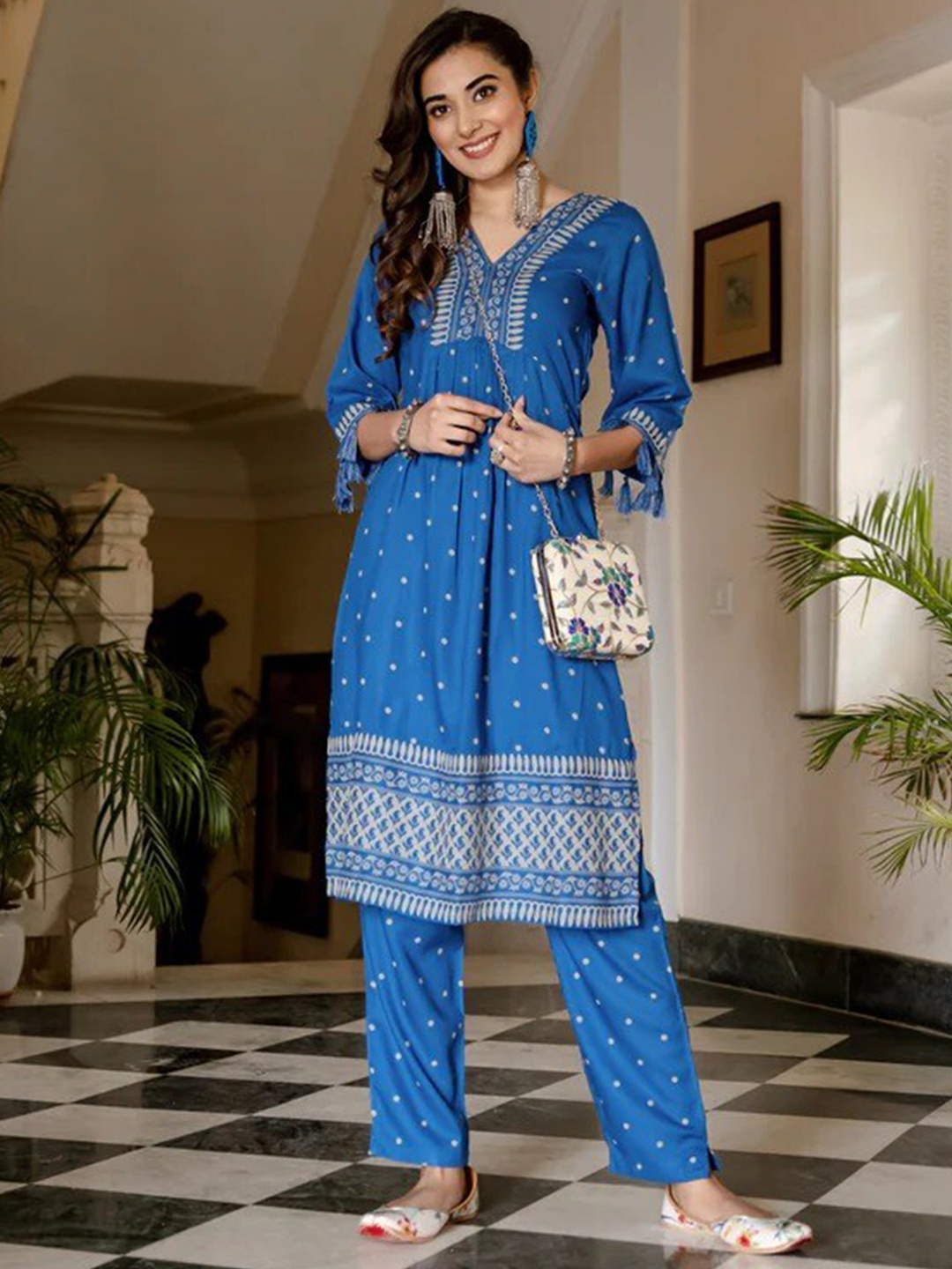 

Rustorange Women Blue Ethnic Motifs Printed Panelled Kurta with Trousers