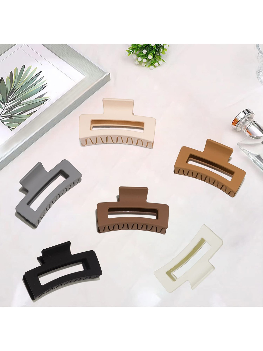 

VAGHBHATT Women Black & White Set of 6 Claw Clip
