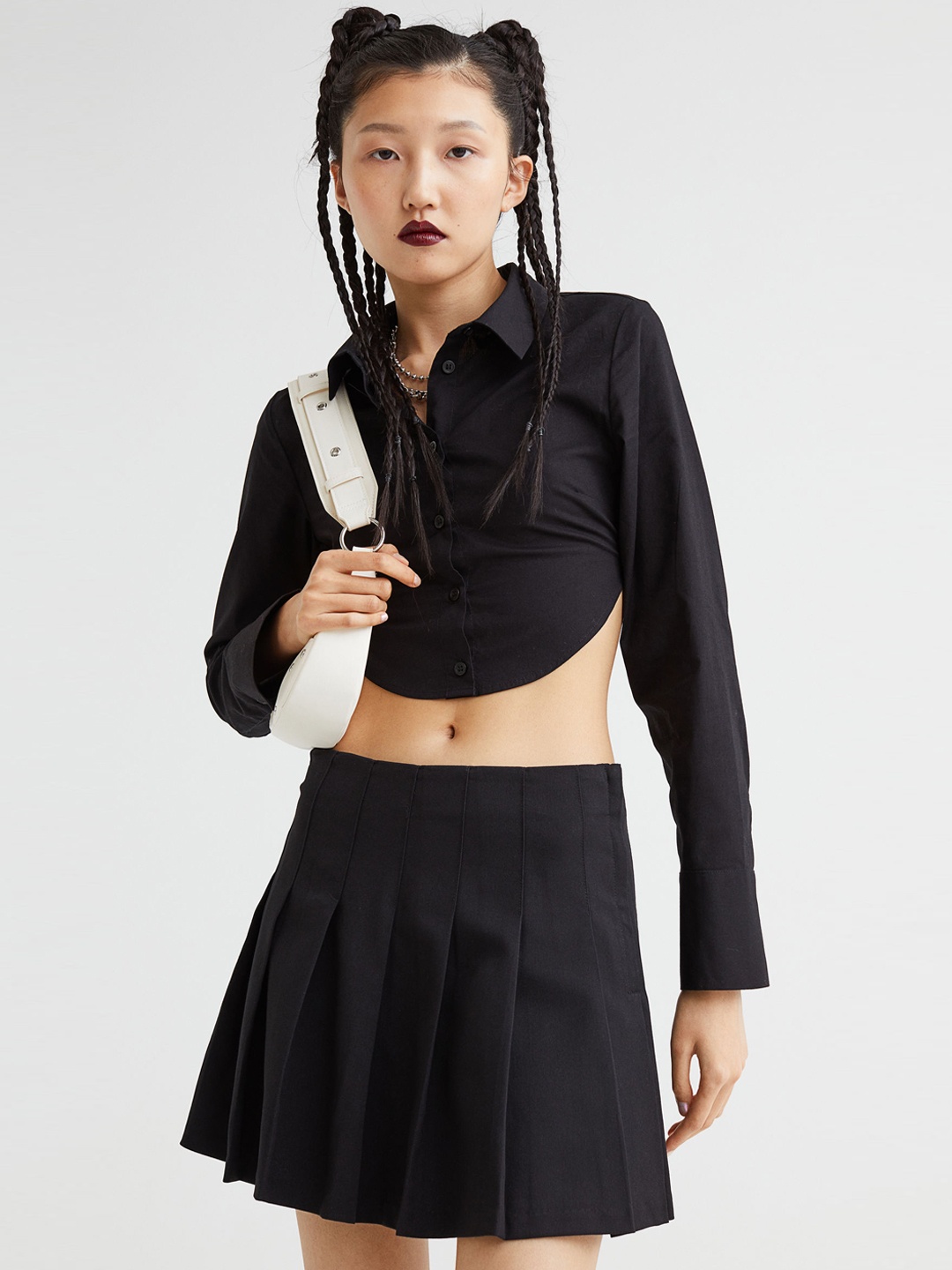 

H&M Women Black Solid Pleated Skirts