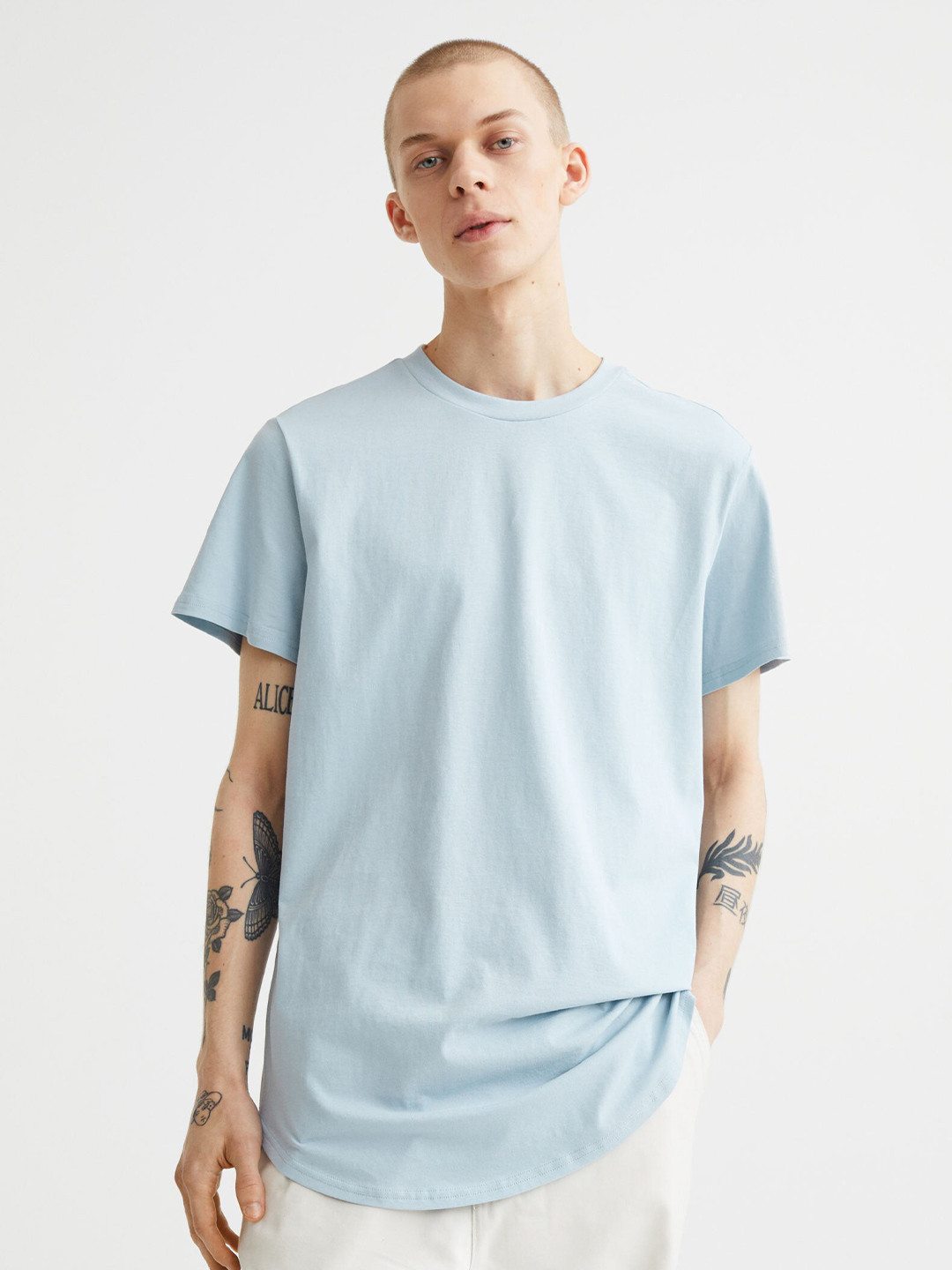 

H&M Men Blue Solid Cotton T-shirt Long Fit