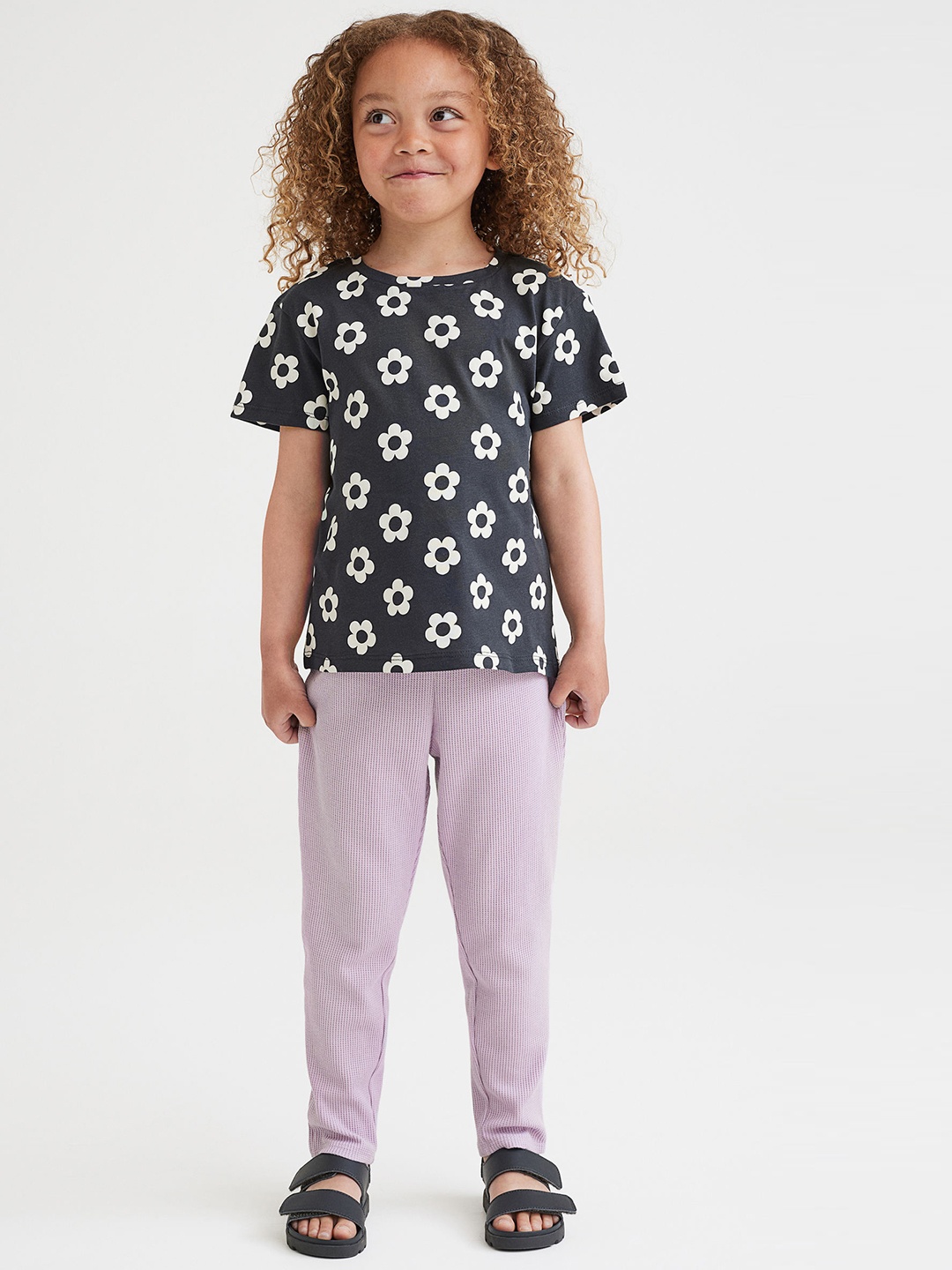 

H&M Girls Purple Solid Cotton Jersey Joggers