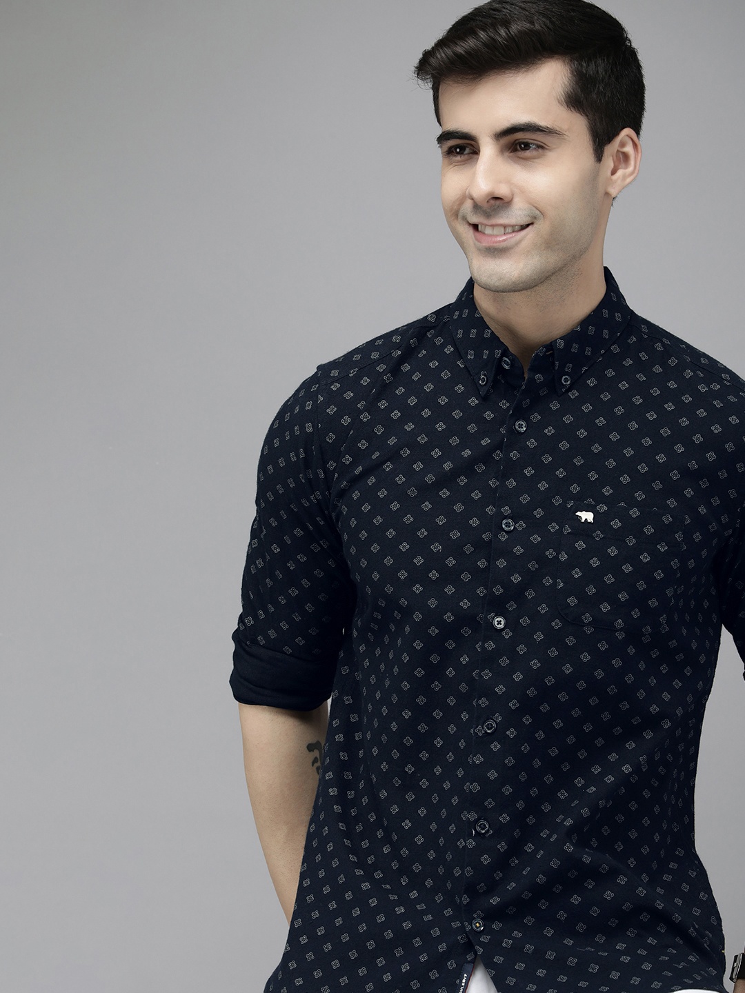 

THE BEAR HOUSE Men Navy Blue Slim Fit Printed Cotton Casual Shirt