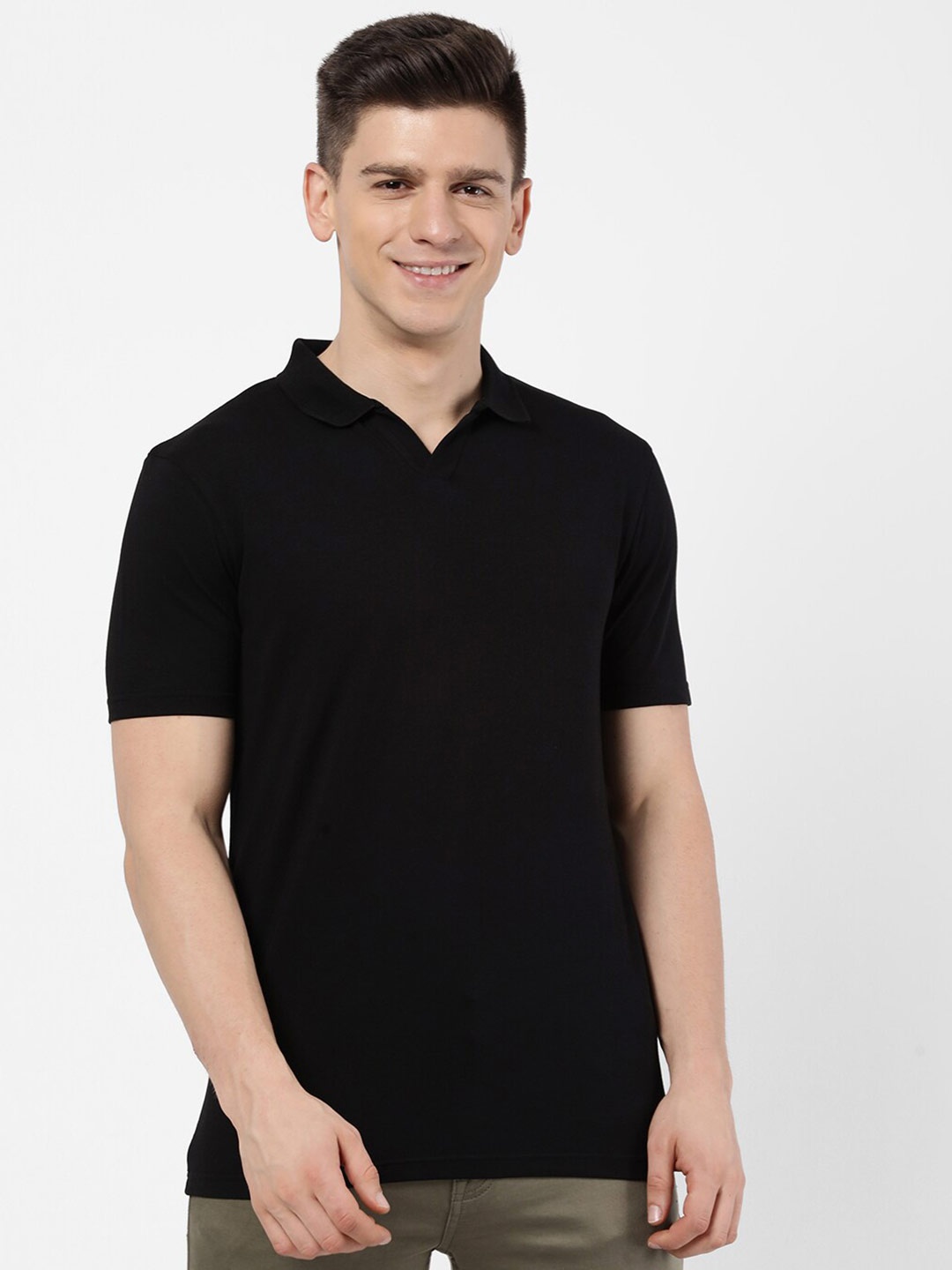 

R&B Men Black Polo Collar T-shirt