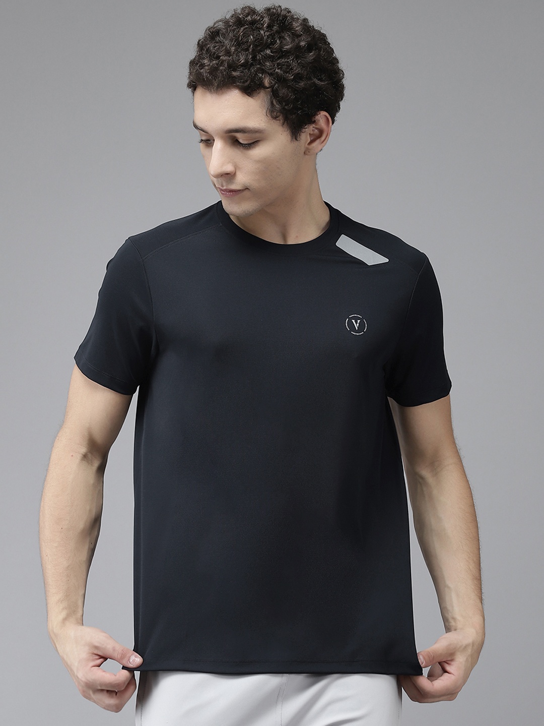 

Van Heusen Flex Men Navy Blue Solid Knitted T-shirt