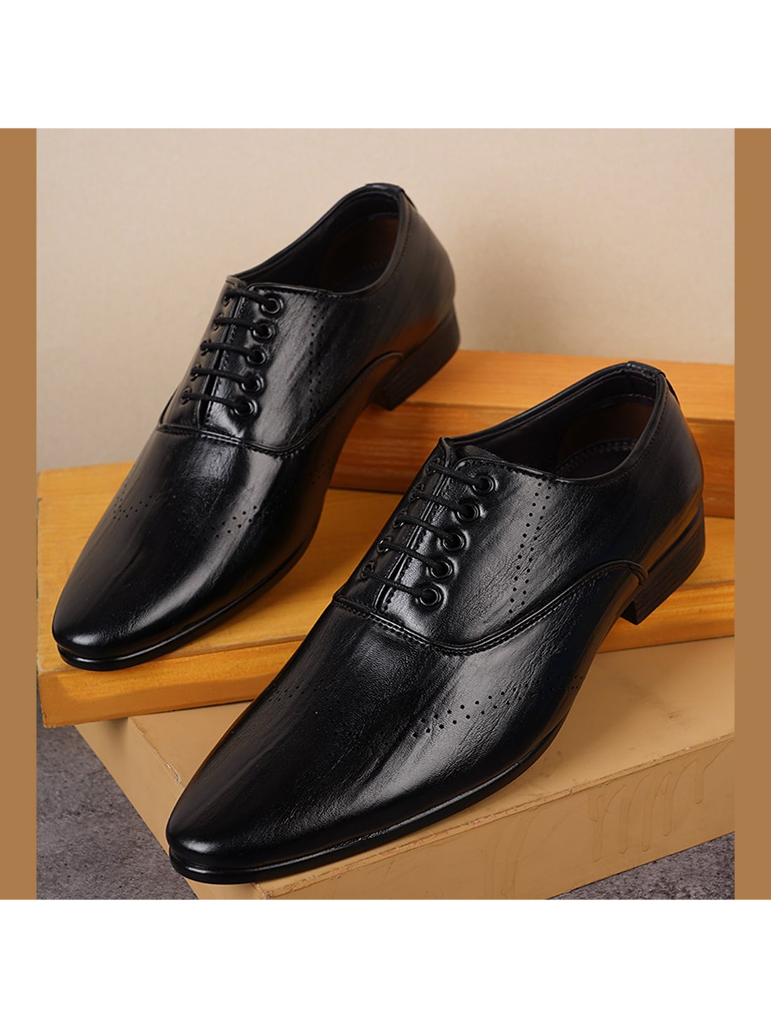 

Style Shoes Men Black Solid Formal Derby Shoes