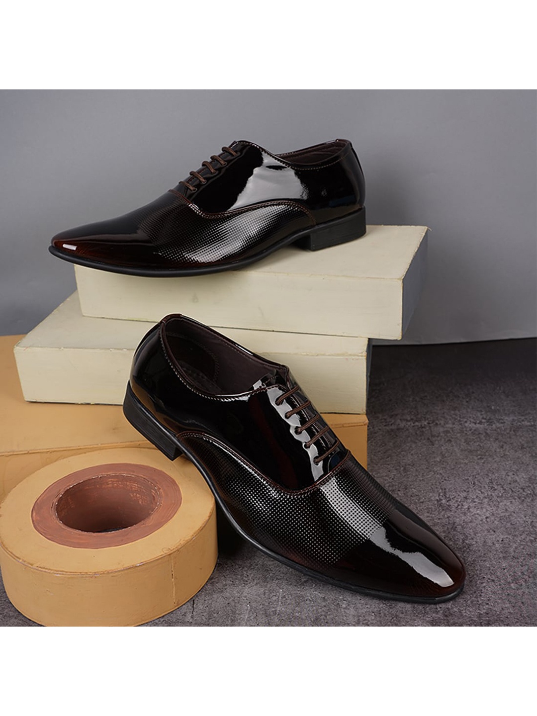 

Style Shoes Men Brown Textured Formal Shoes