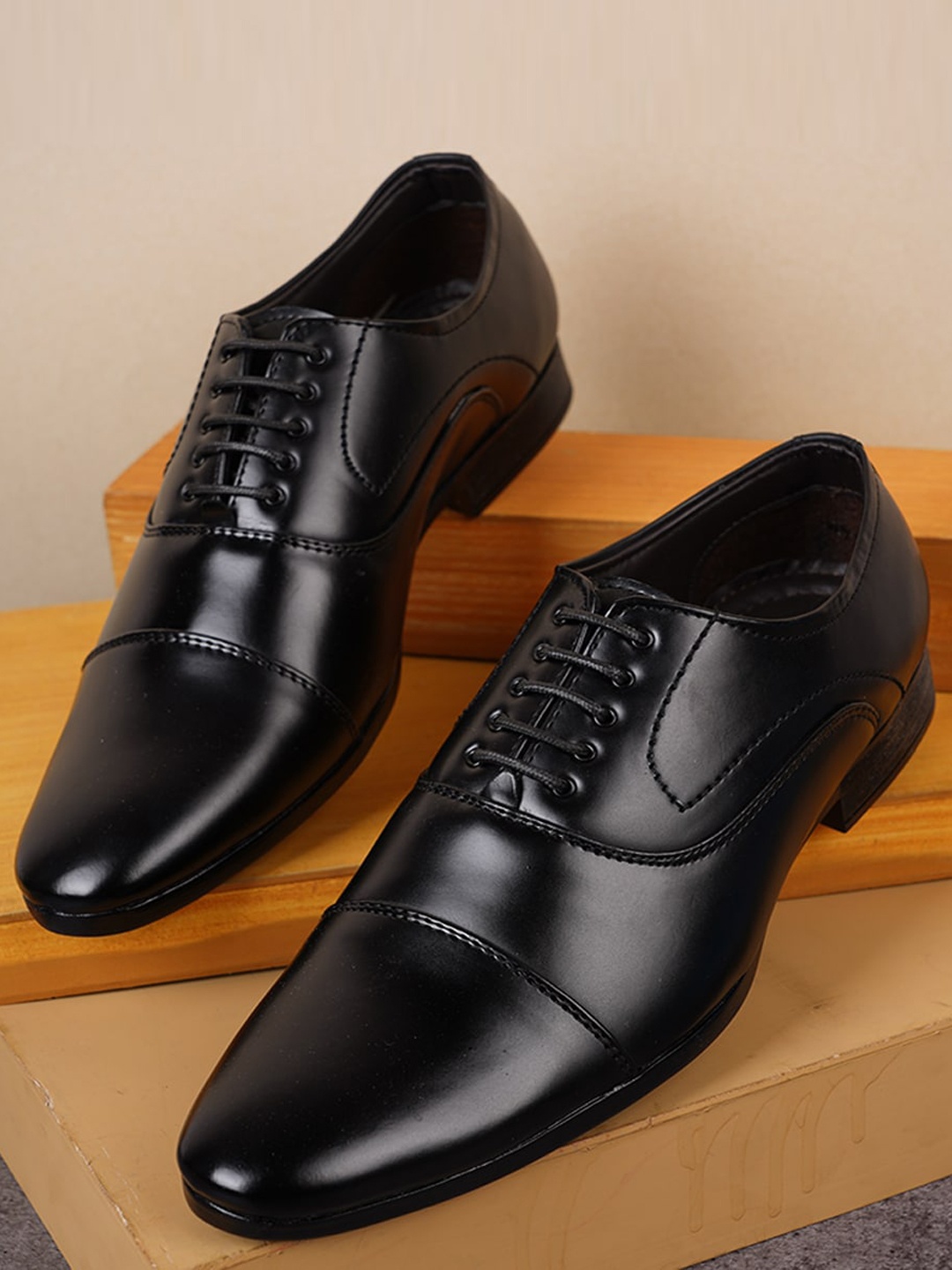 

Style Shoes Men Black Solid Formal Derby Shoes