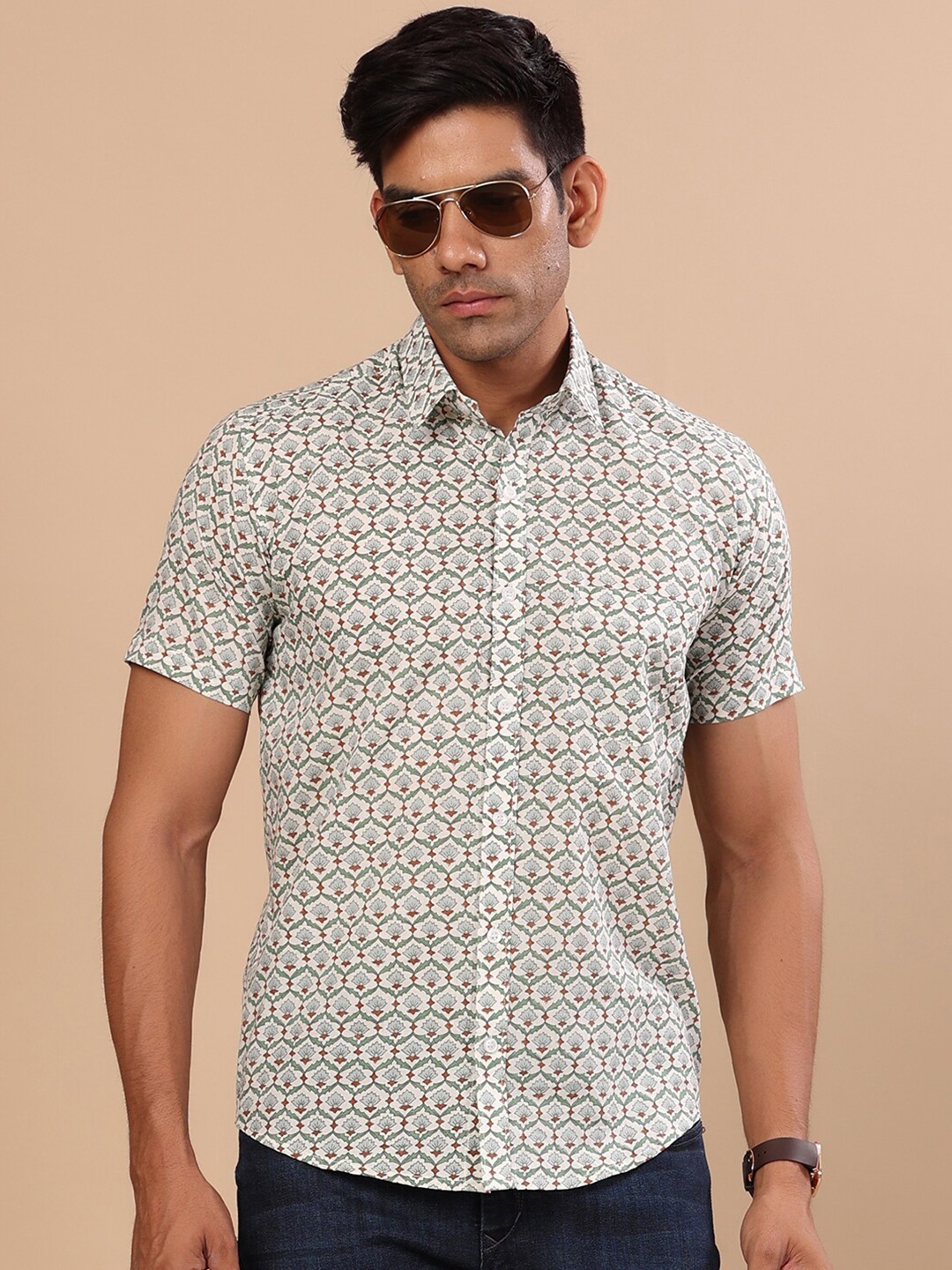 

Tistabene Men Beige Comfort Printed Casual Shirt