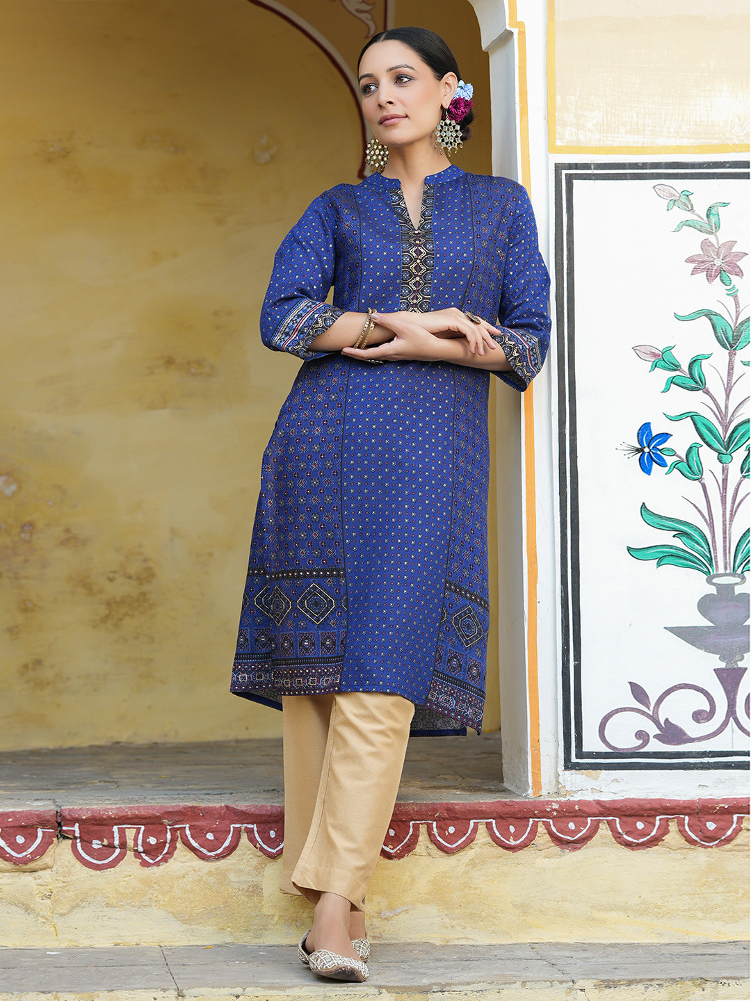 

Juniper Women Blue Geometric Printed Mirror Work Kurta